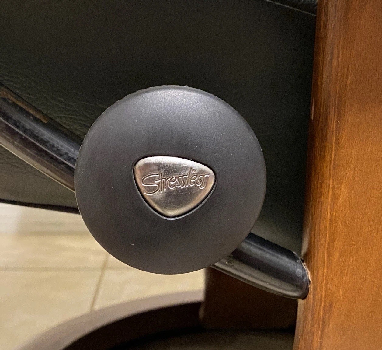Ekornes Stressless ‘Consul’ Leather Recliner Chair & Ottoman Medium Norway