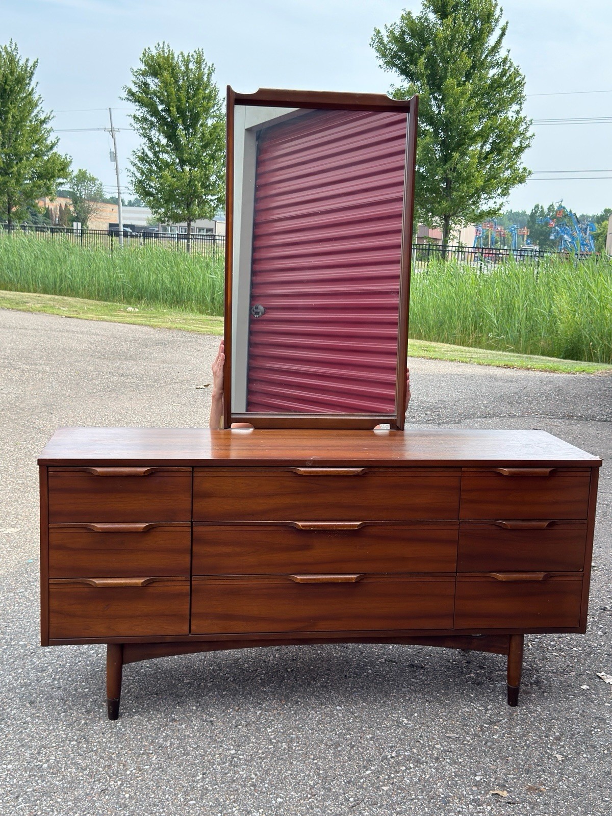 HOOKER Mid-Century Modern Walnut Finish 9-Drawer Wood Dresser +mirror Bedroom