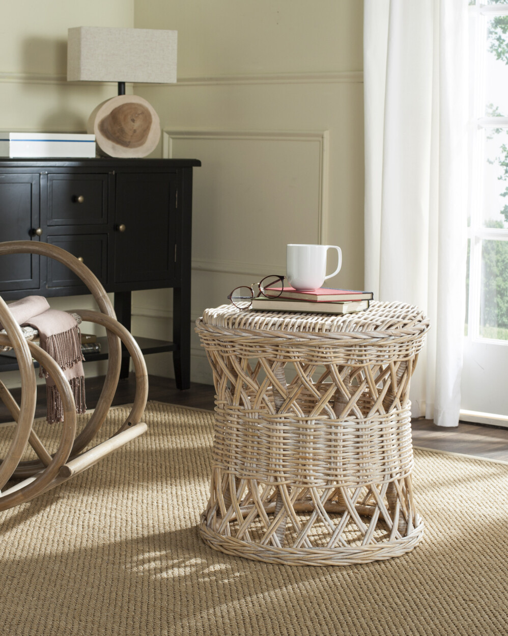 SAFAVIEH Desta Wicker Round Table | Natural |