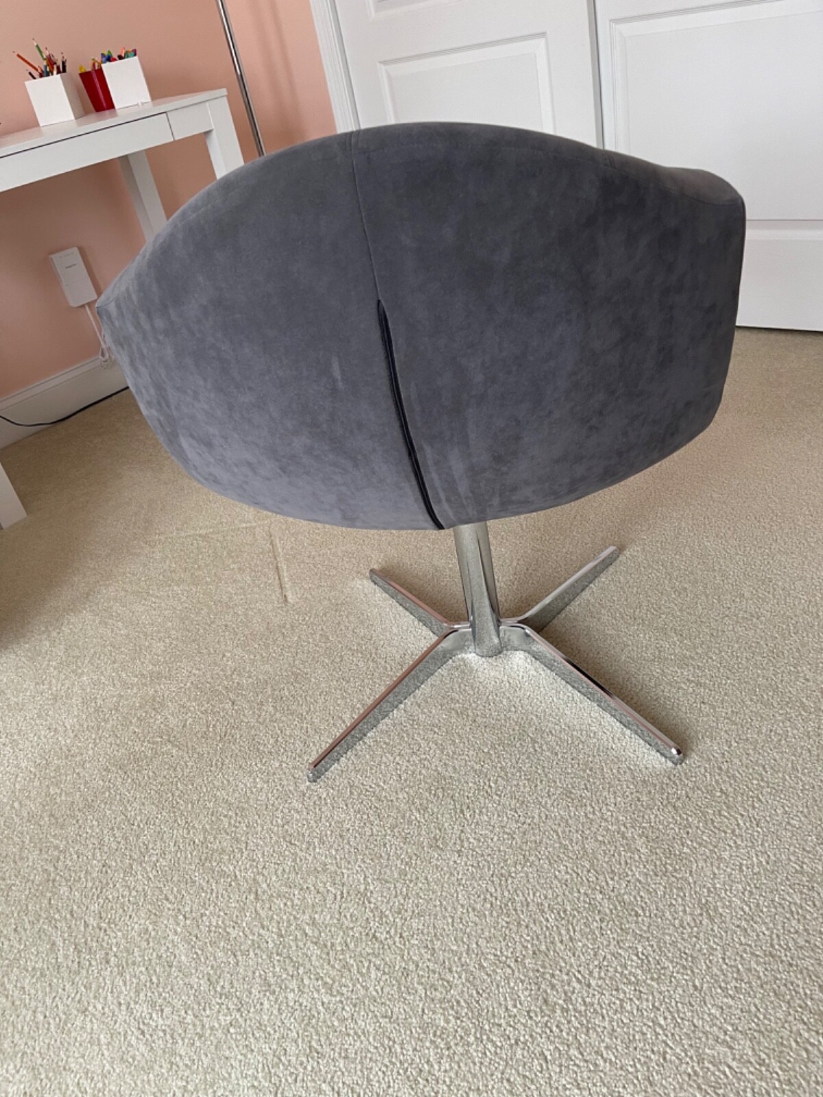 Ligne Rose Alster Chair in Gray Color