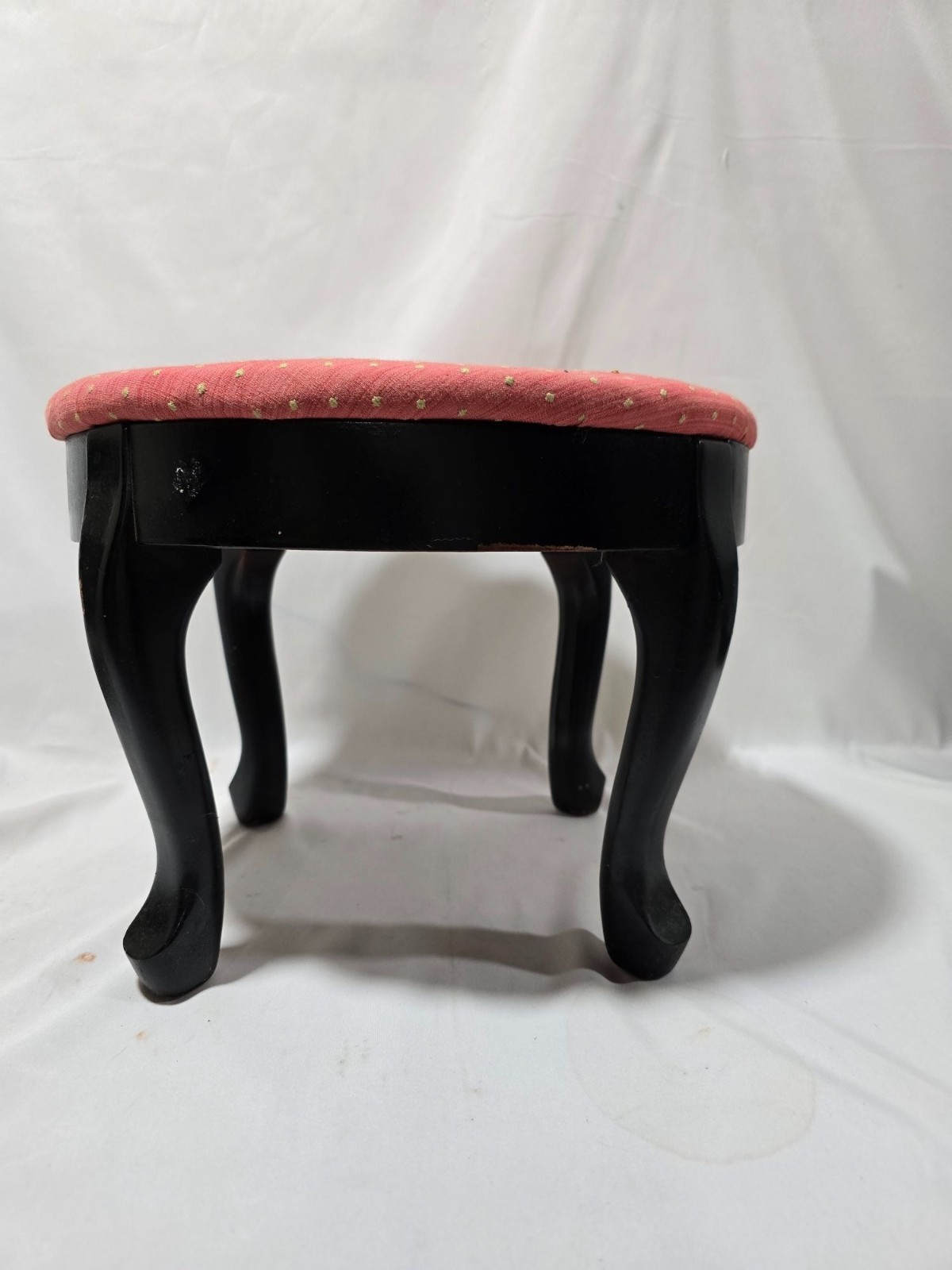 Vntg Black Wood Footstool Red Polka Dot Upholstery Curved Legs – Shabby Chic