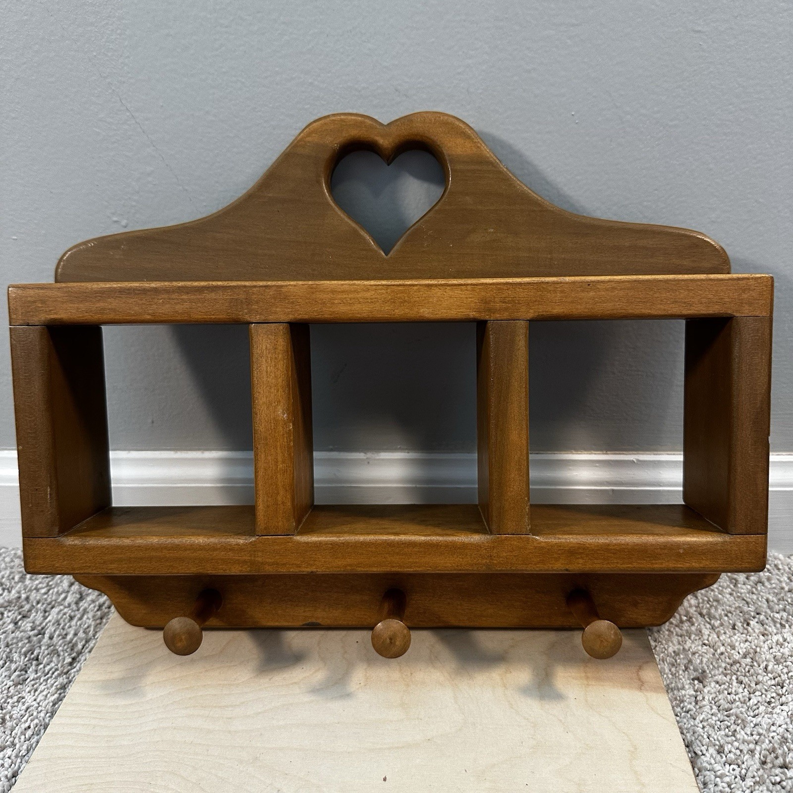 Vintage Wood Wall Shelf Heart Cutout 3 Cubby Peg Rack Country Farmhouse 14”