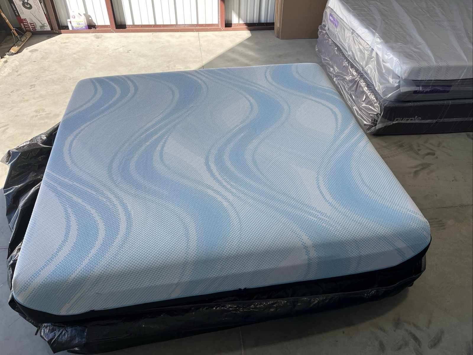 King TempurPedic LuxeBreeze Hybrid 2.0 Medium Mattress+ Ergo Smart Adjustable