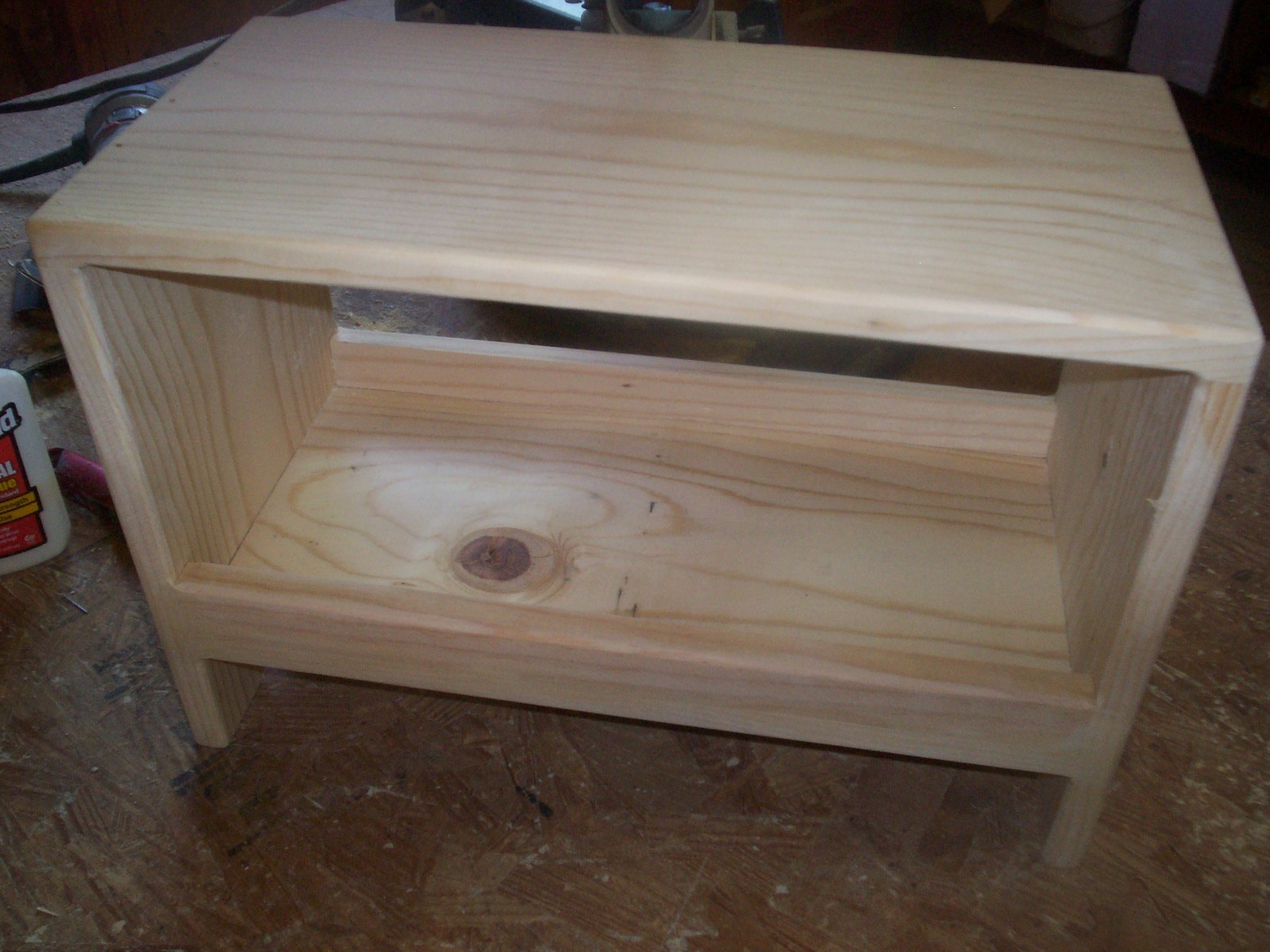 SOLID PINE CARPENTER SEAT / WORK BENCH / STEP STOOL / FOOT REST, 24 INCHES LONG