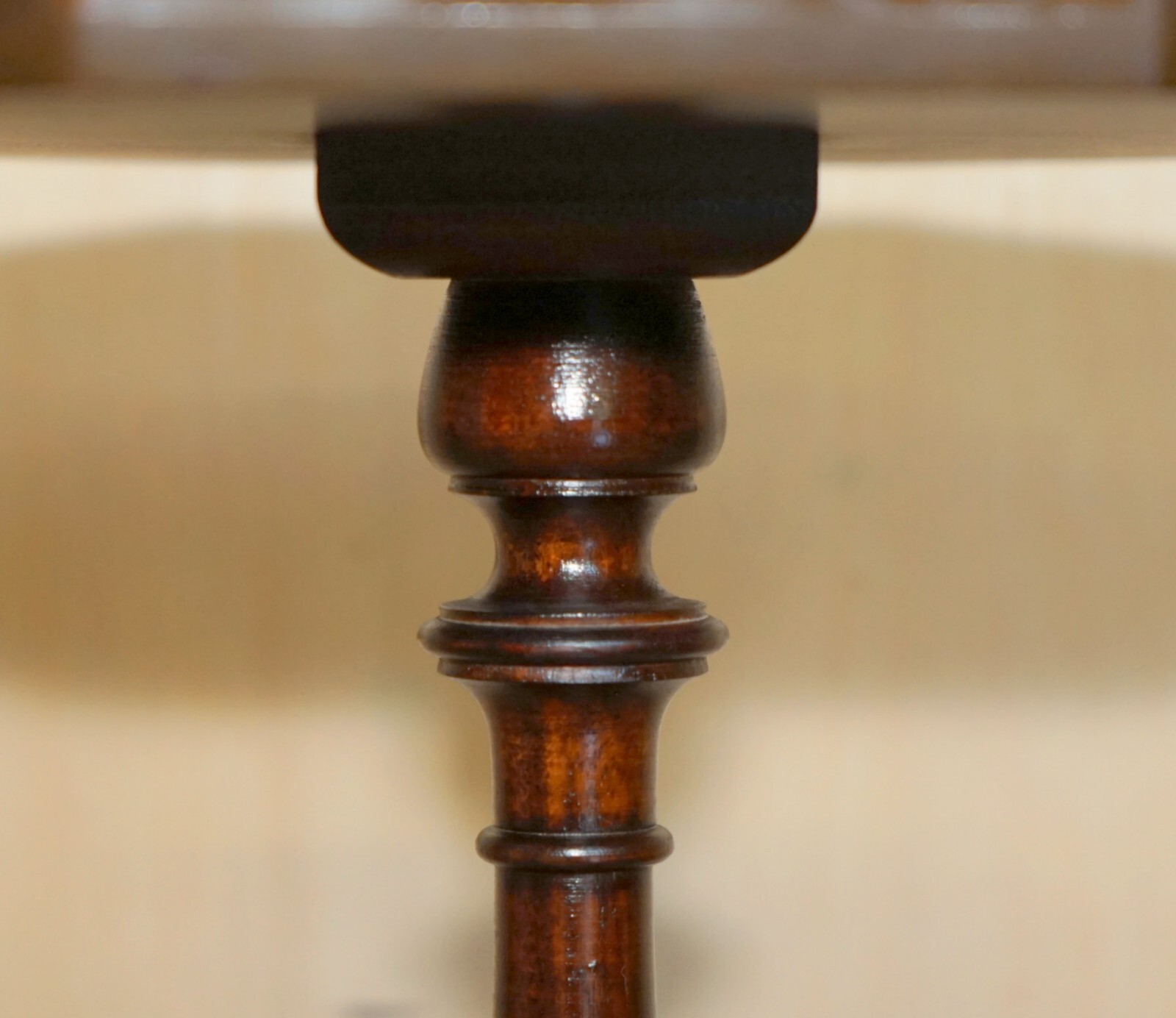 LOVELY GOLD LEAF EMBOSSED OXBLOOD LEATHER TRIPOD SIDE END LAMP WINE TABLE