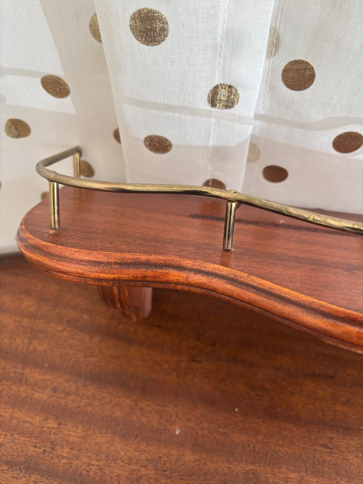 Vintage HOMCO Wood Wall Shelf 16″ Brass Gallery Rail Plate Groove rack med brown