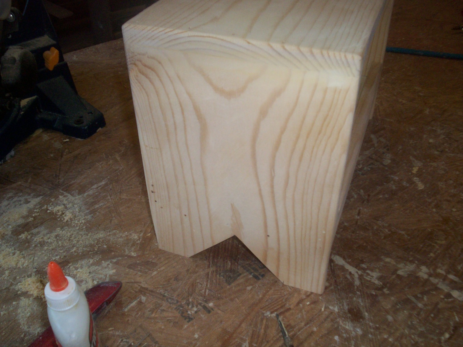 SOLID PINE CARPENTER SEAT / WORK BENCH / STEP STOOL / FOOT REST, 24 INCHES LONG