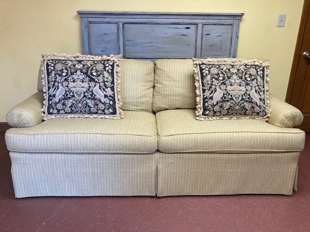 HICKORY CHAIR CO. CAROLYN COLLECTION SOFA, MED. MAHOGANY, EX. COND, ORIG. OWNER