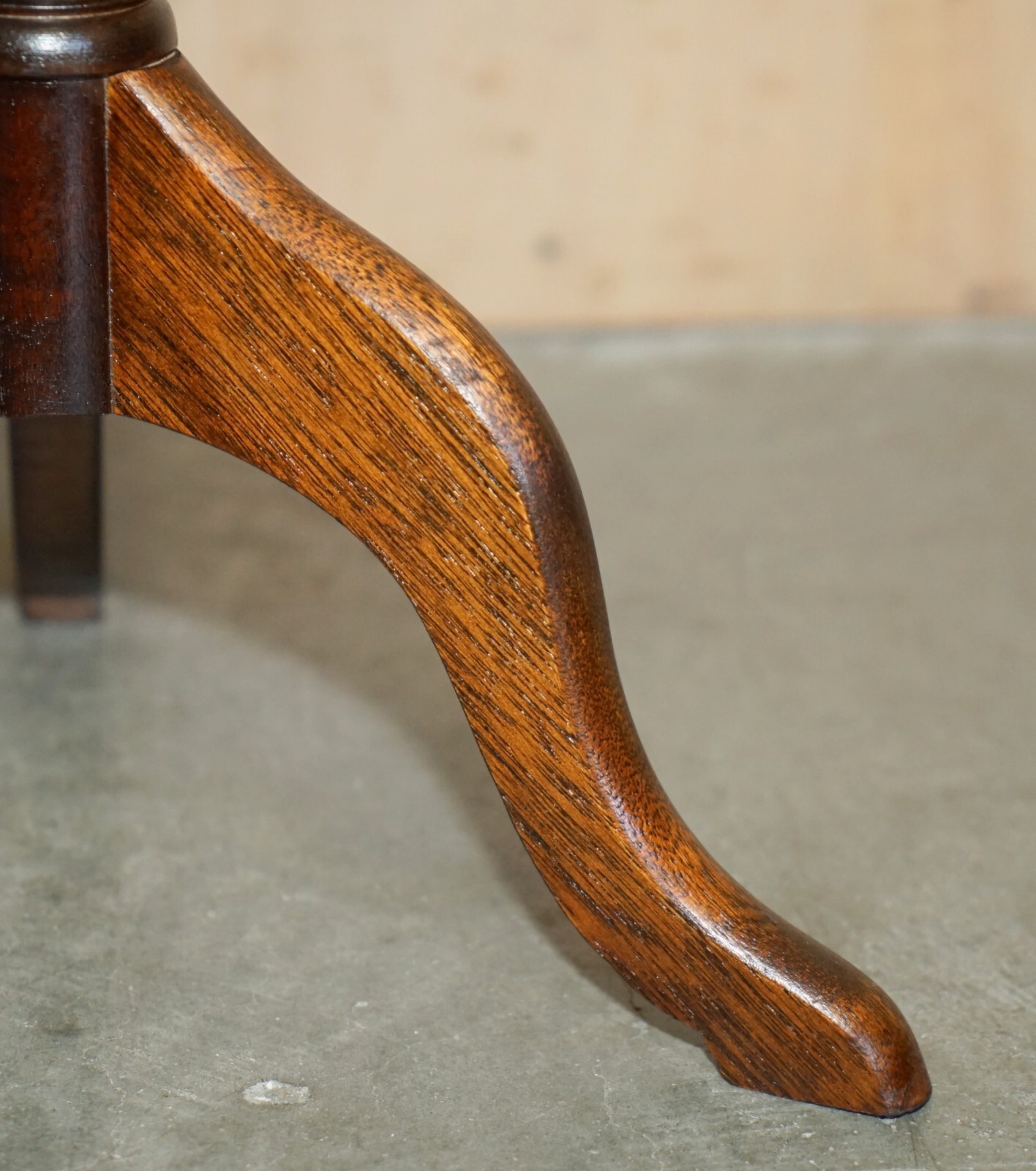 LOVELY GOLD LEAF EMBOSSED OXBLOOD LEATHER TRIPOD SIDE END LAMP WINE TABLE