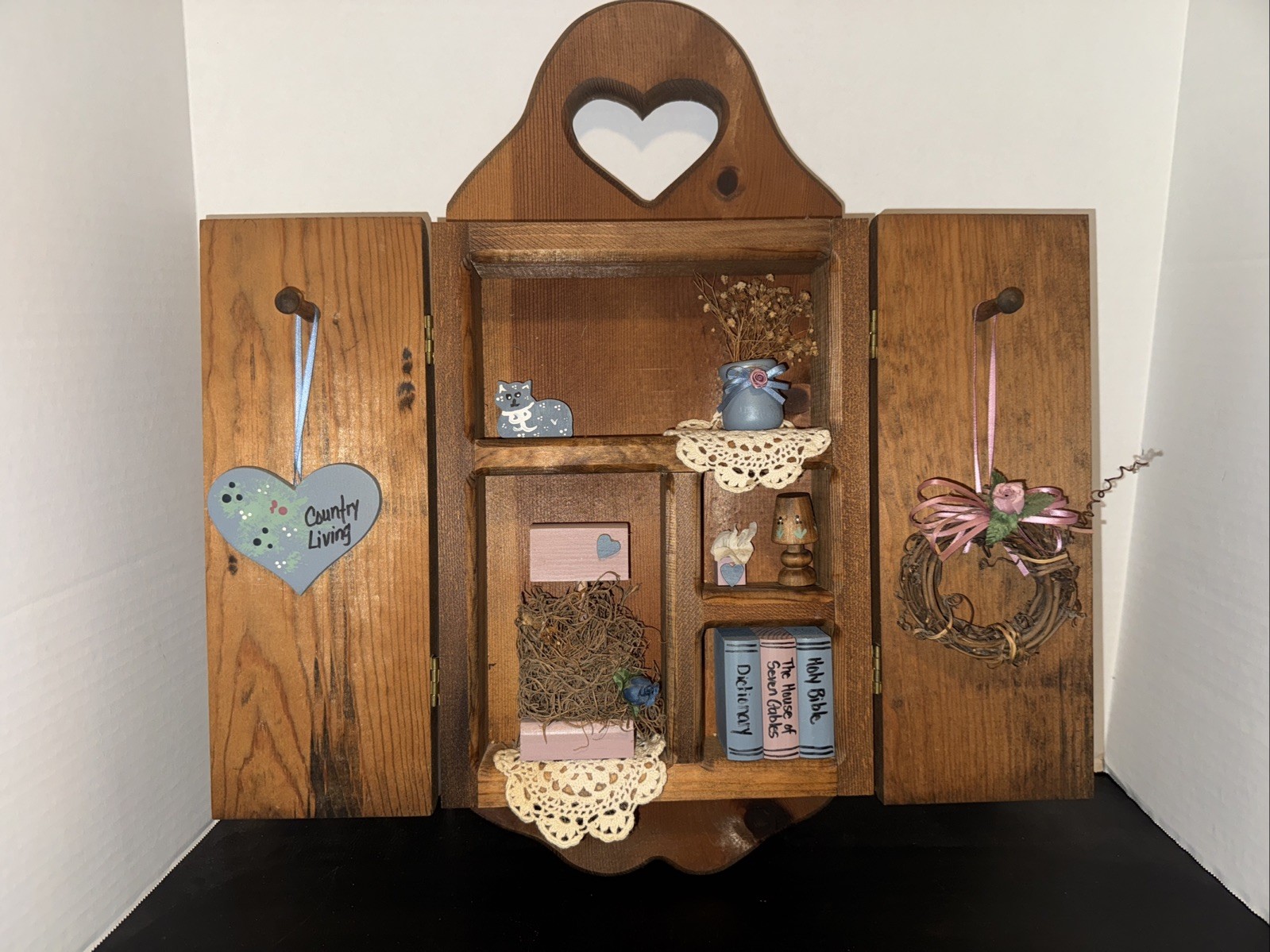 ✨Vtg Wood Wall Shelf Trinket Shadow Box Heart Dividers Display Farmhouse