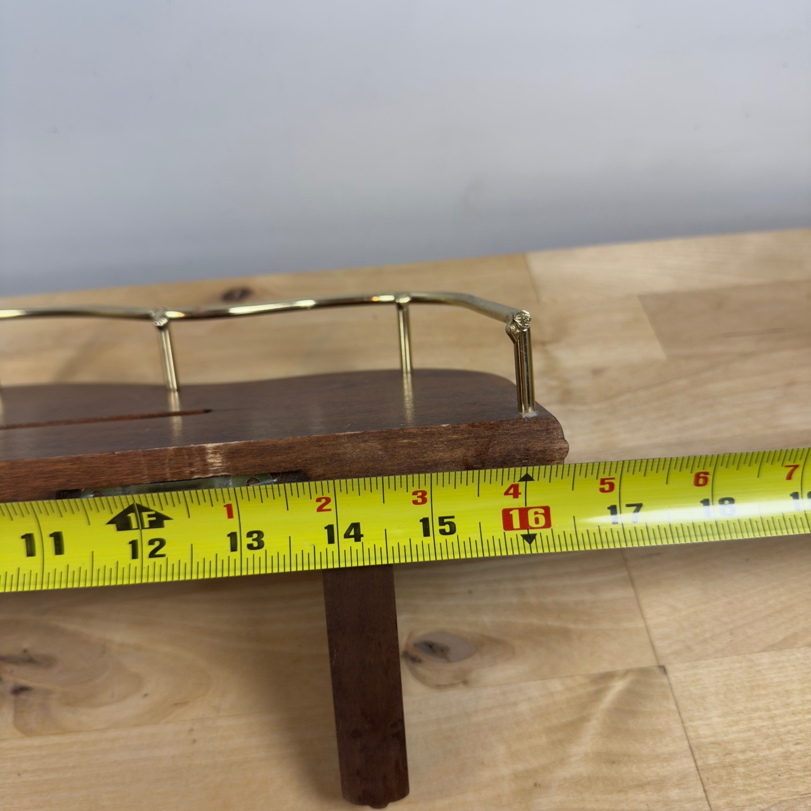 Vintage Wood Wall Shelf Brass Gallery Rail Scalloped Plate Rack Brown 16 Inch