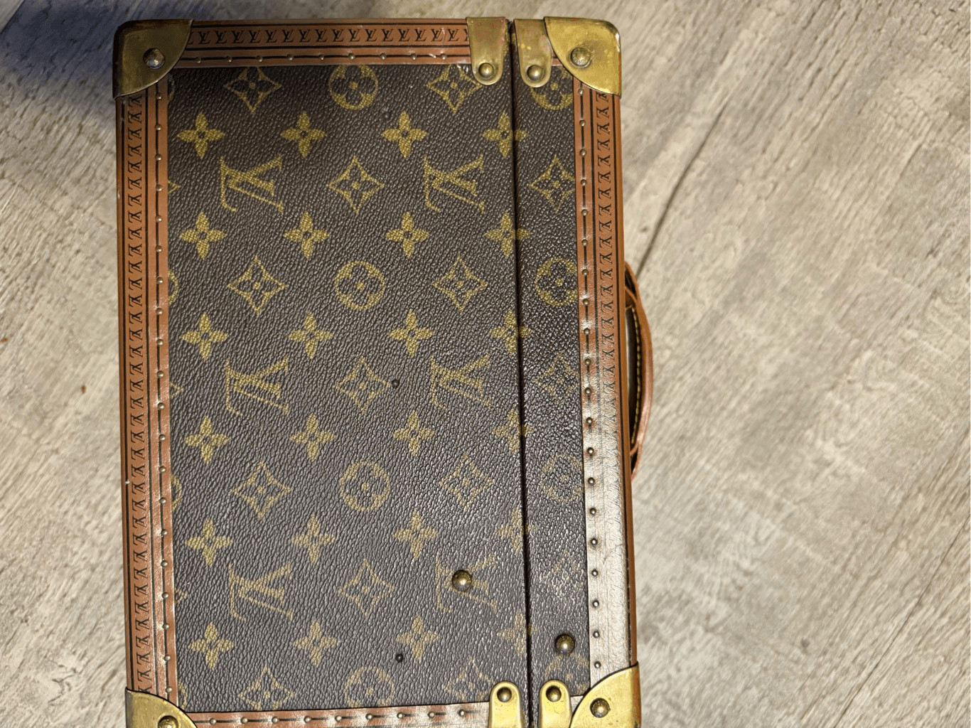 100 authentic Louis Vuitton trunk
