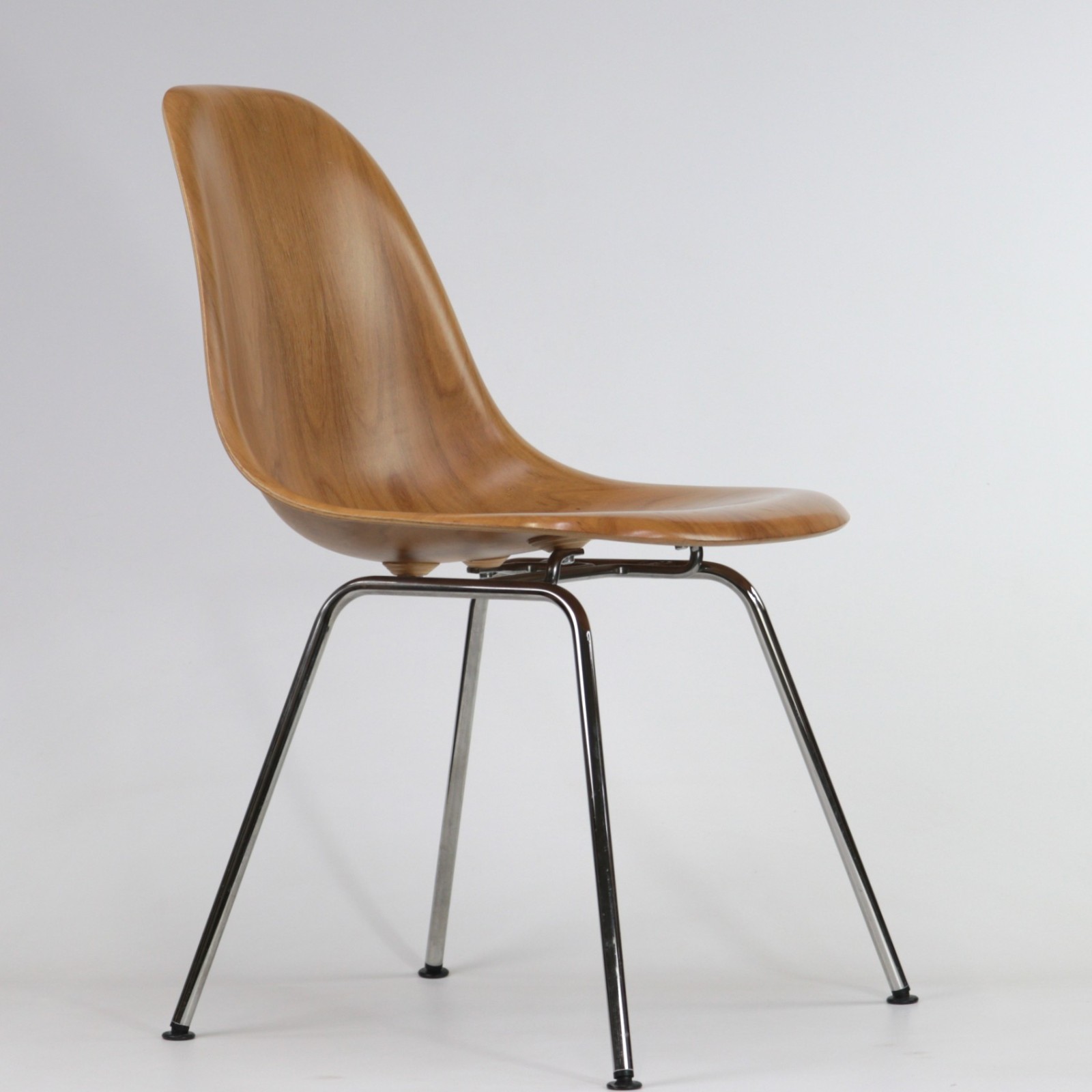 Herman Miller Eames Molded Wood Shell Chair in Santos, Cosmetic Damage, Read Des