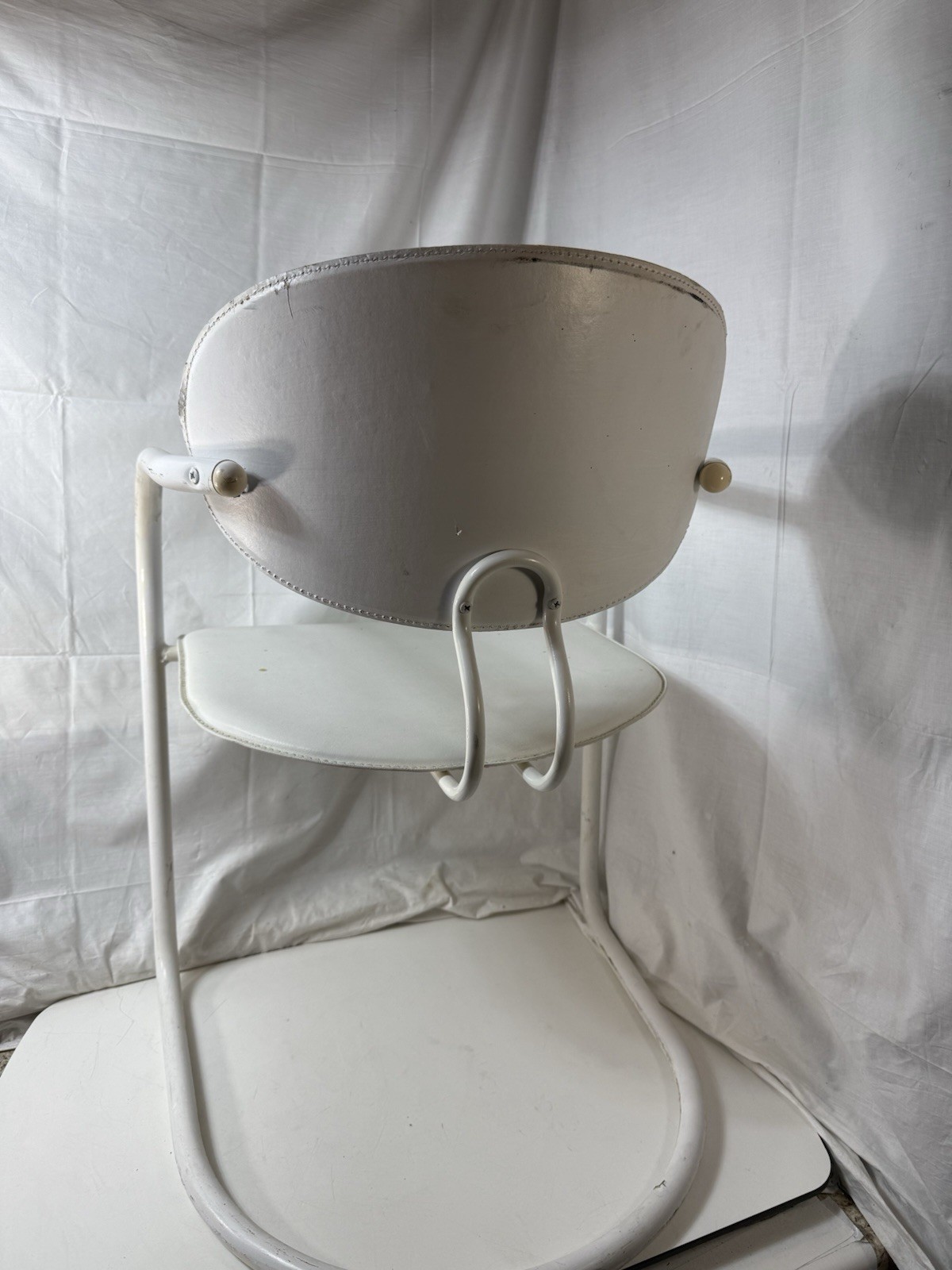 Italy 80s White Tubular Metal Cantilever Armchair – Post-Modern Chair 22x20x31