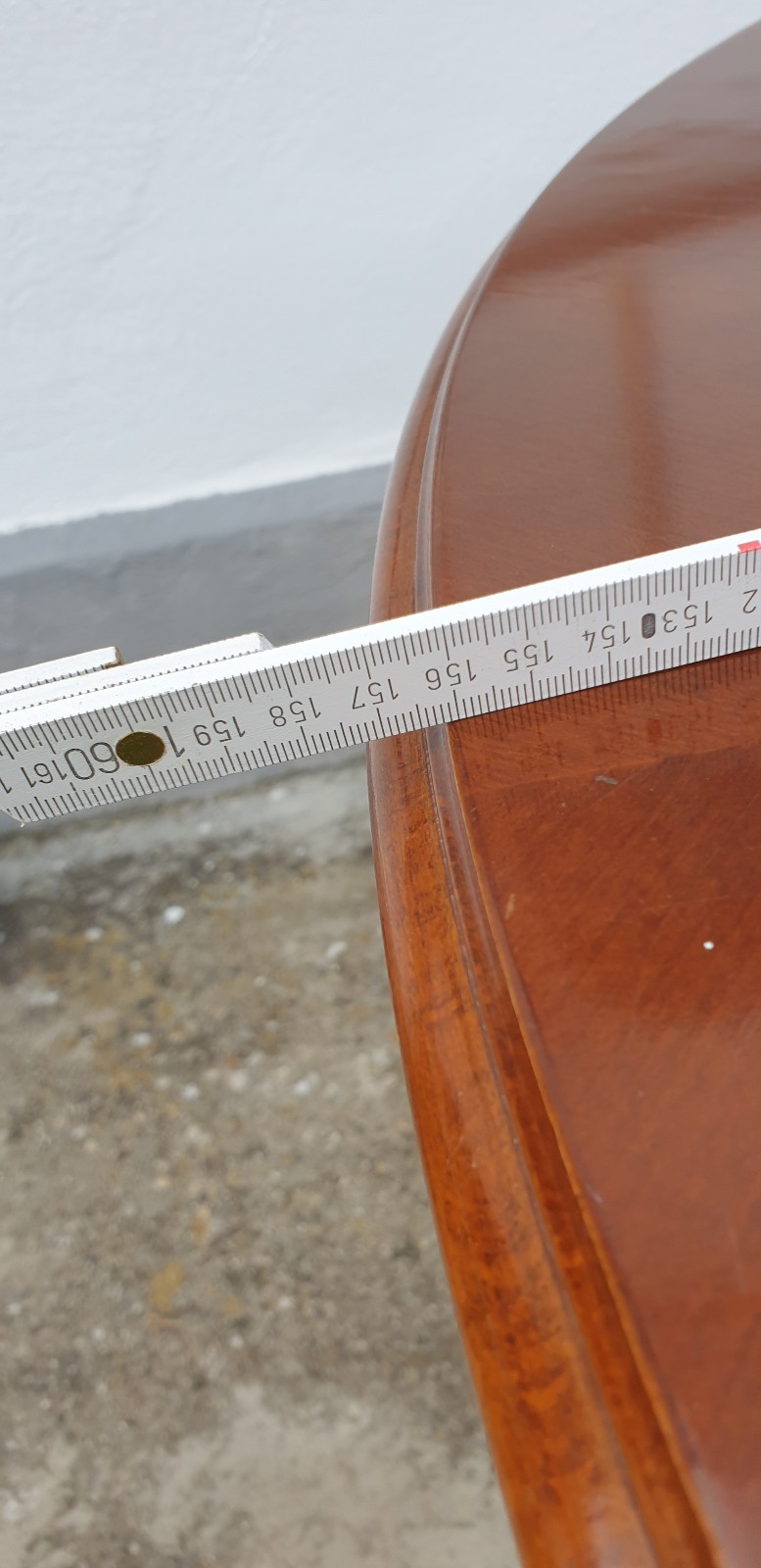 Table Round Diameter Approx: 118cm Extendable to Approx: 158cm High Approx 80cm