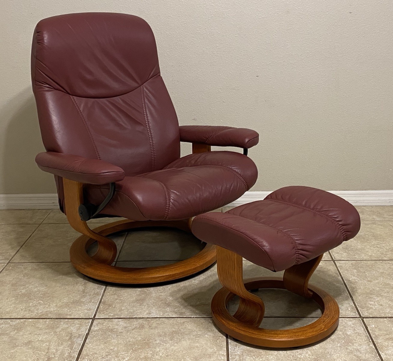 Ekornes Stressless ‘Consul’ Leather Recliner Chair & Ottoman Large Norway MCM