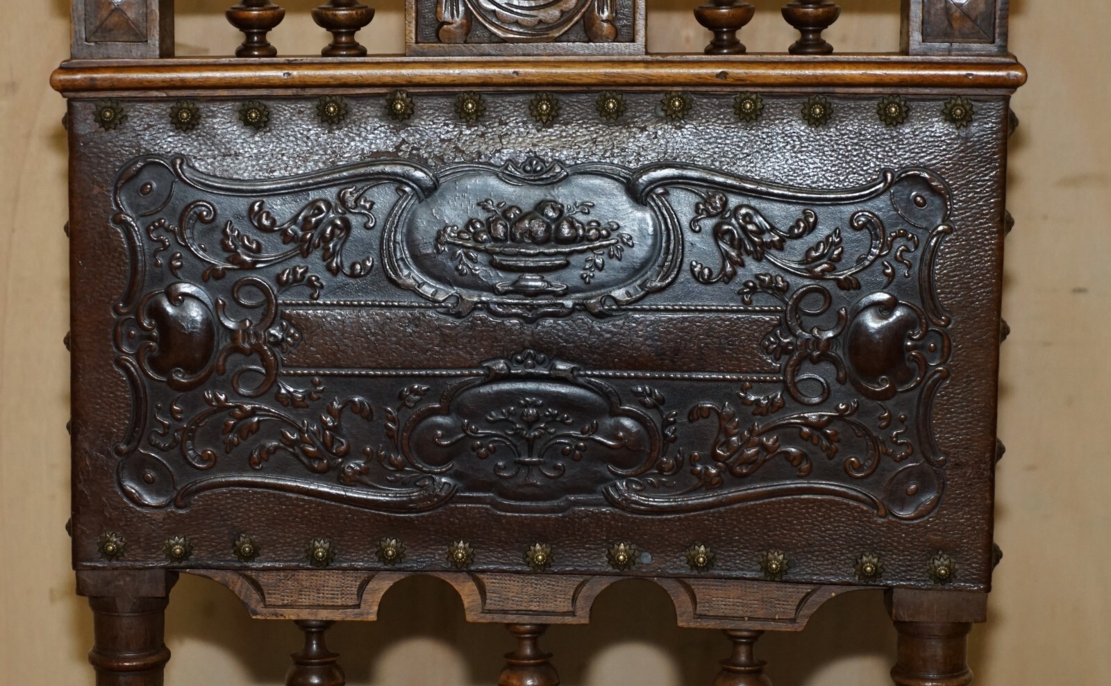 LOVELY SET OF 6 HENRY II CIRCA 1880 FRENCH OAK & EMBOSSED LEATHER DINING CHAIRS