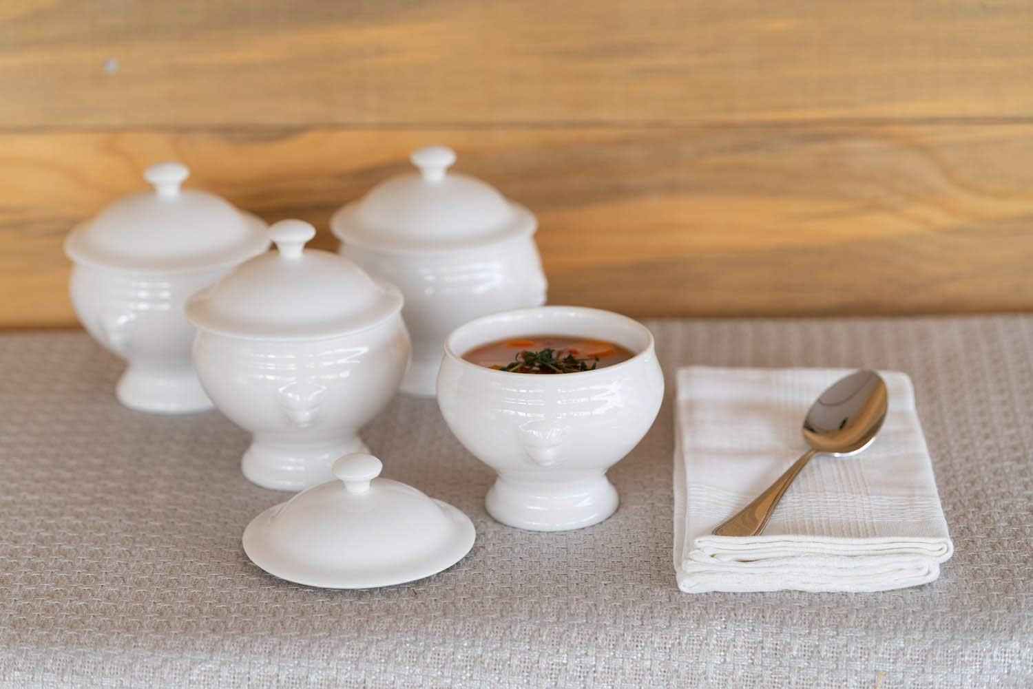 Set of 4 White Whittier 4″ Soup Bowls – Lion’s Head Design