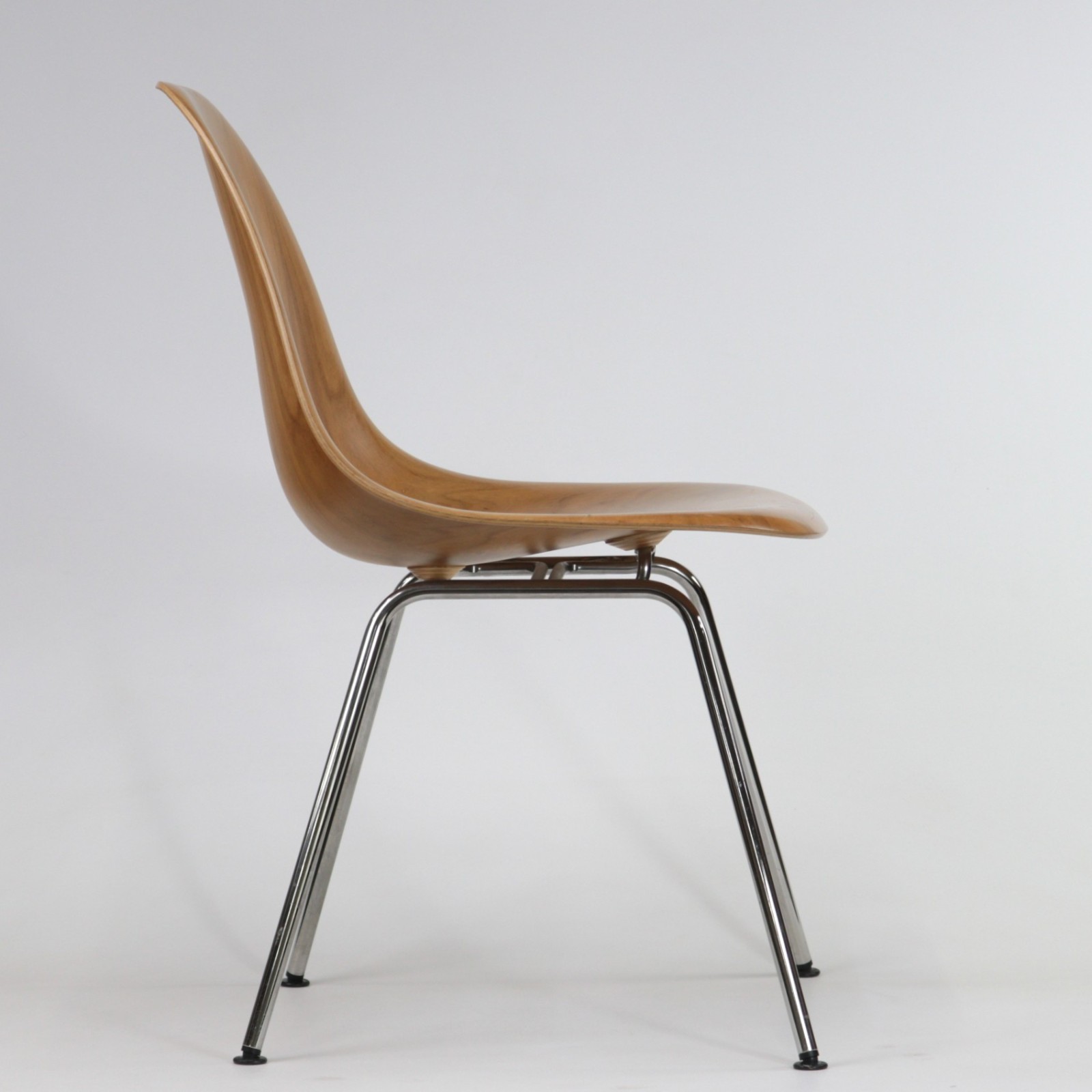 Herman Miller Eames Molded Wood Shell Chair in Santos, Cosmetic Damage, Read Des