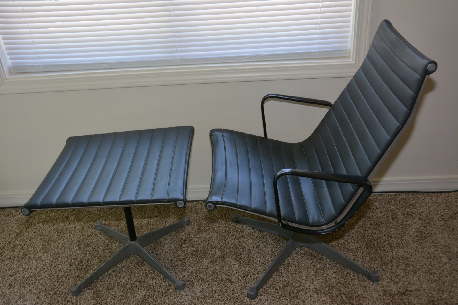 🌟 Vintage 🌟 Herman Miller Eames Leather Aluminum Group Lounge Chair & Ottoman