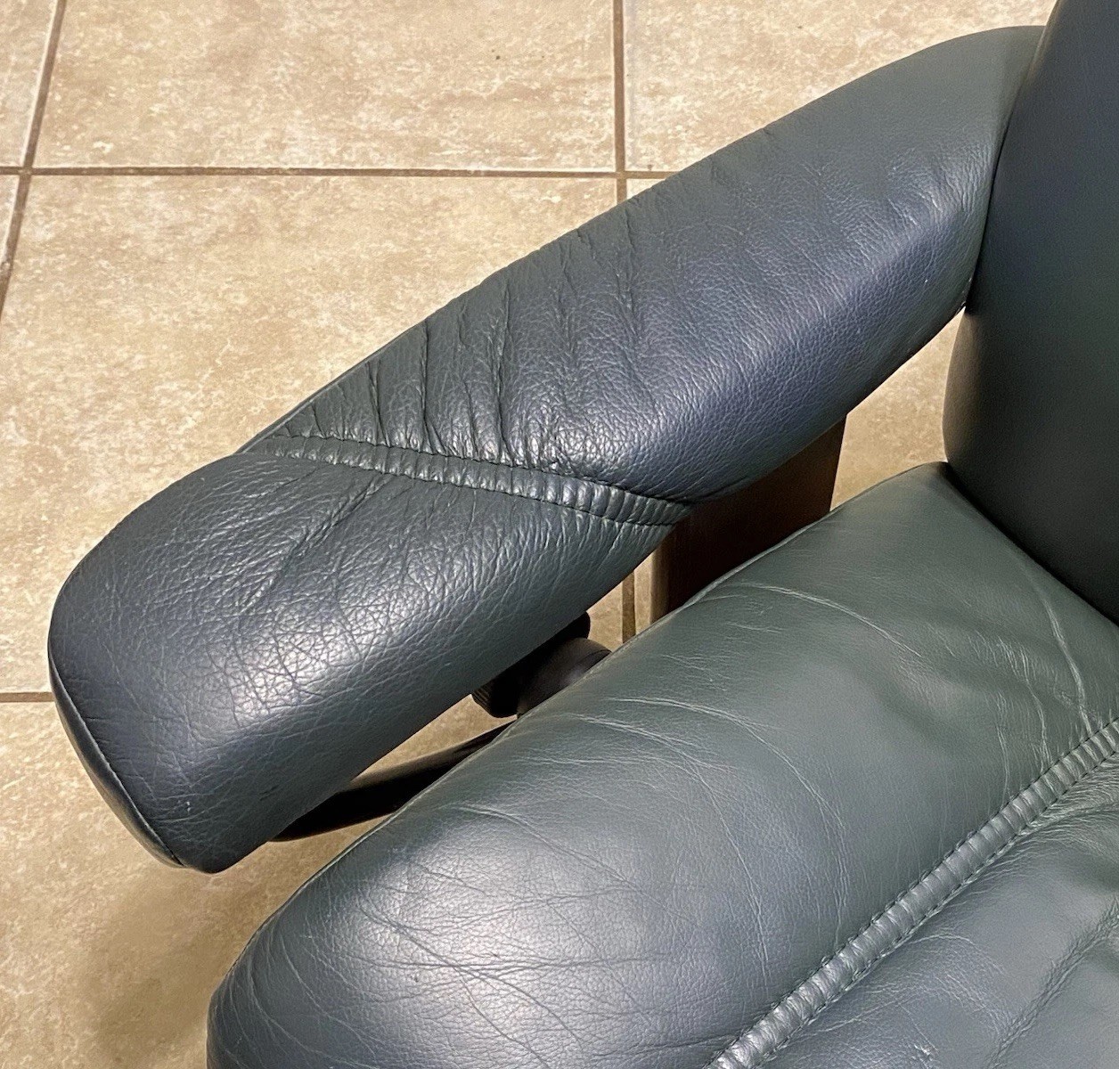 Ekornes Stressless ‘Consul’ Leather Recliner Chair & Ottoman Medium Norway