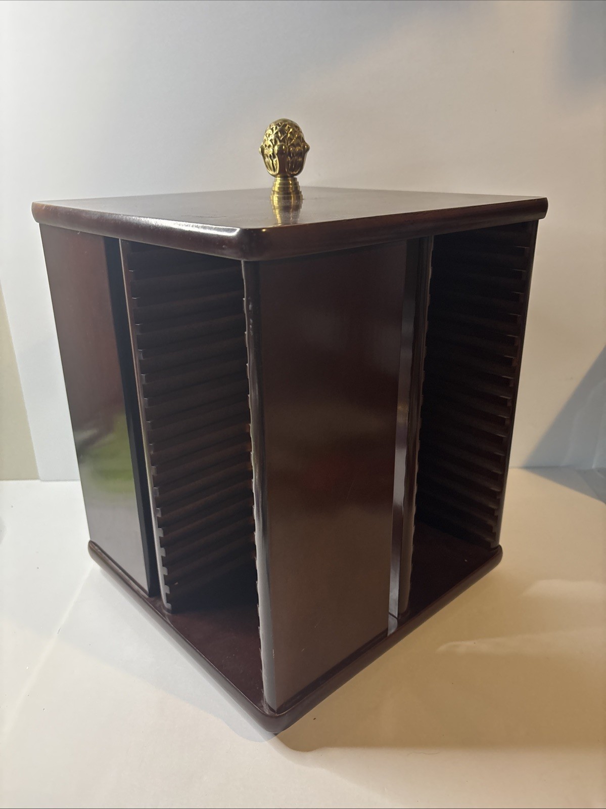 Bombay Company Carousel 64 CD Lazy Susanne Wood Mahogany Stain & Brass Finial