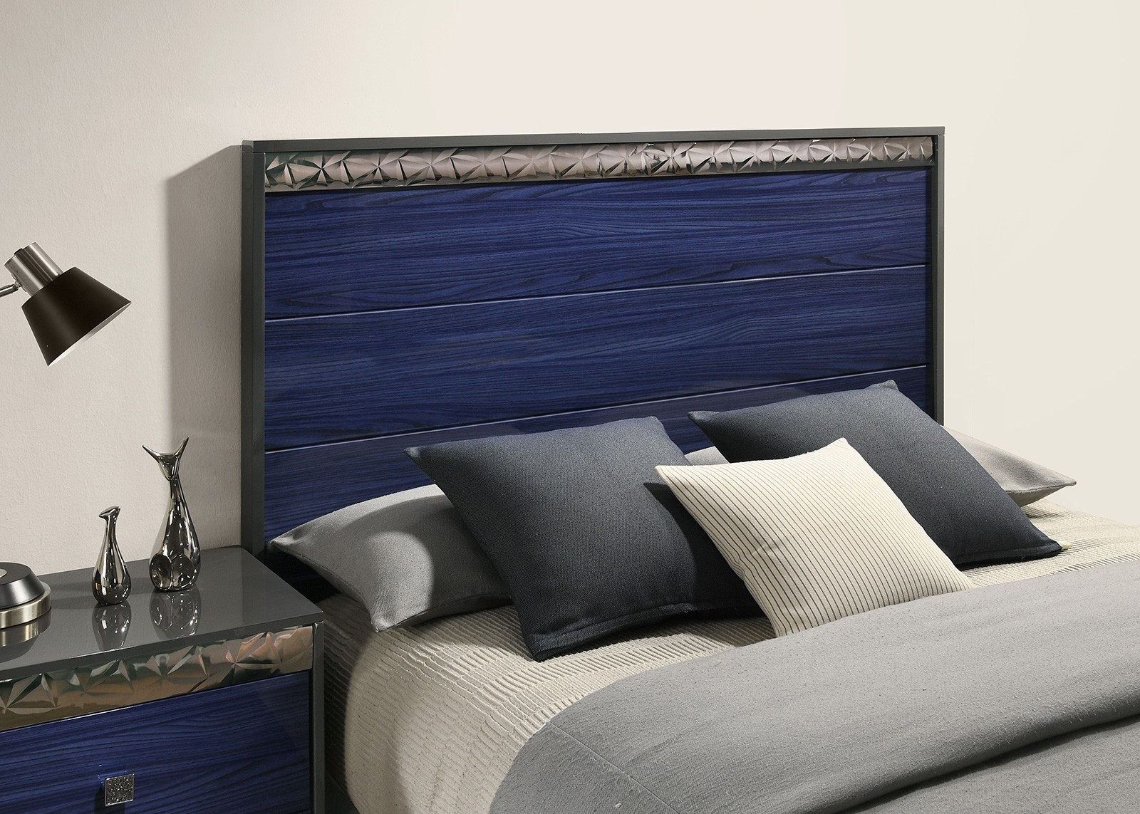 Glam Style Eastern King Size 4pc Bed Set Ash Gray And Indigo Blue Finish
