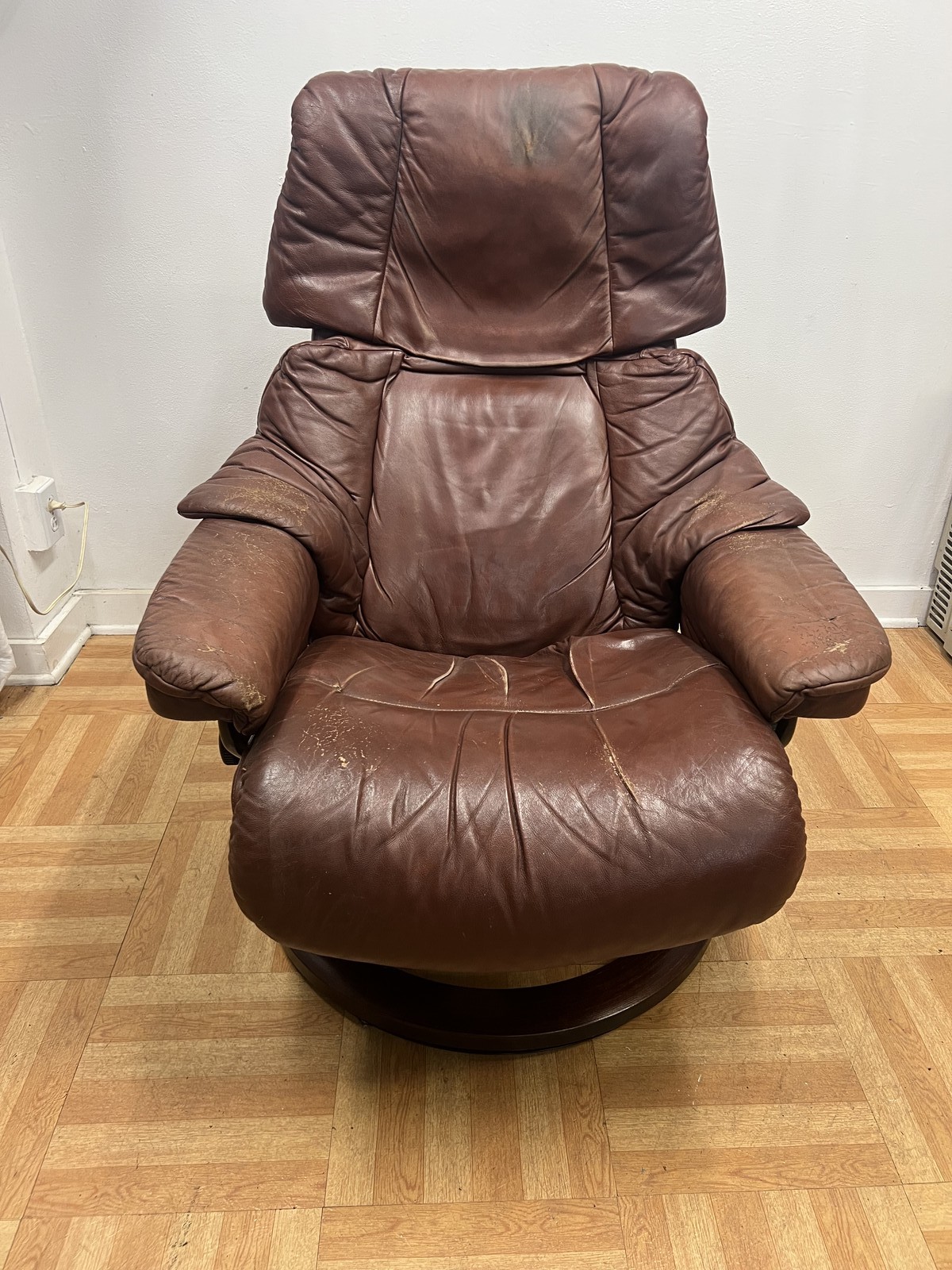 Ekornes Reno Stressless Recliner Chair Brown Leather Swivel Mid Century Modern