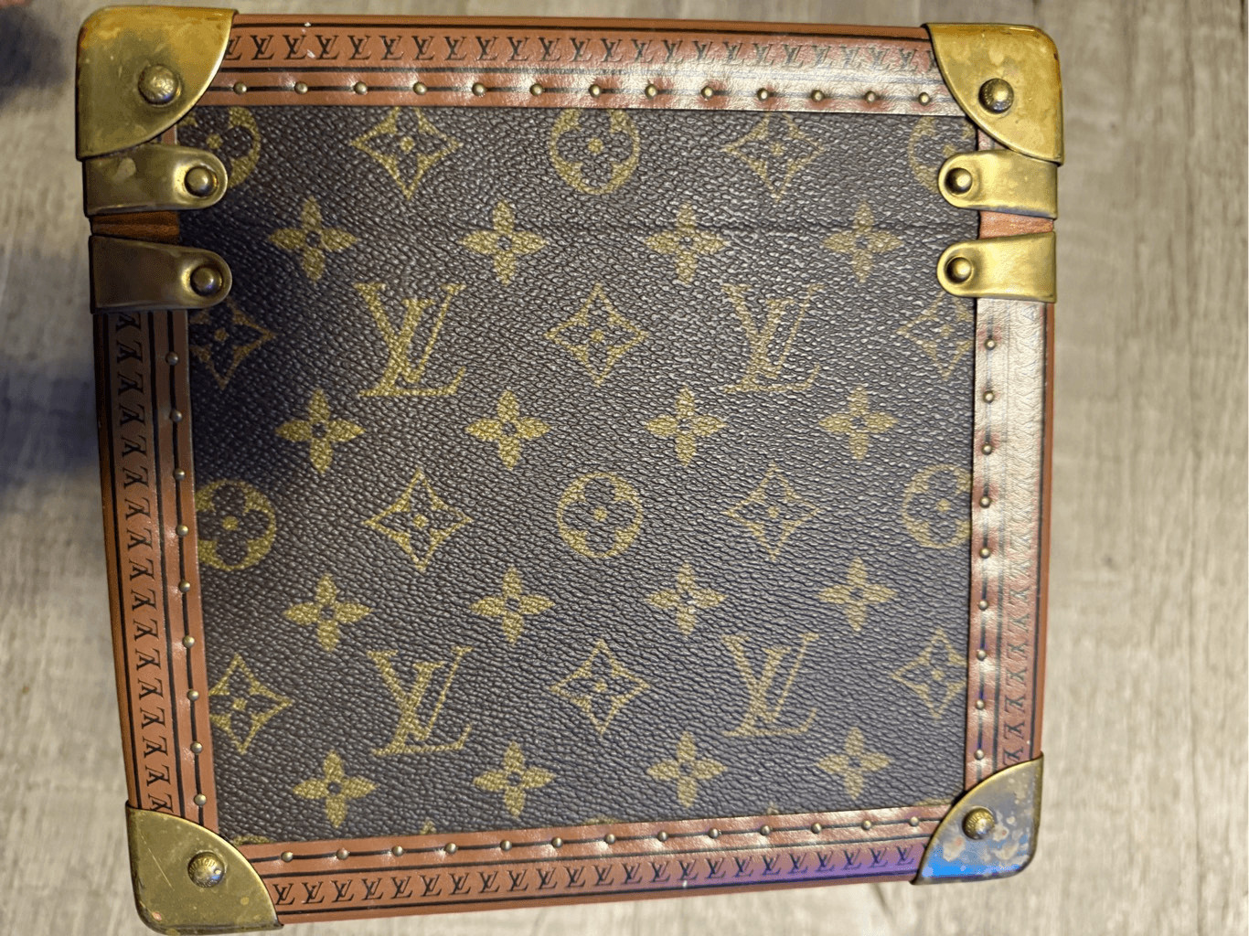100 authentic Louis Vuitton trunk