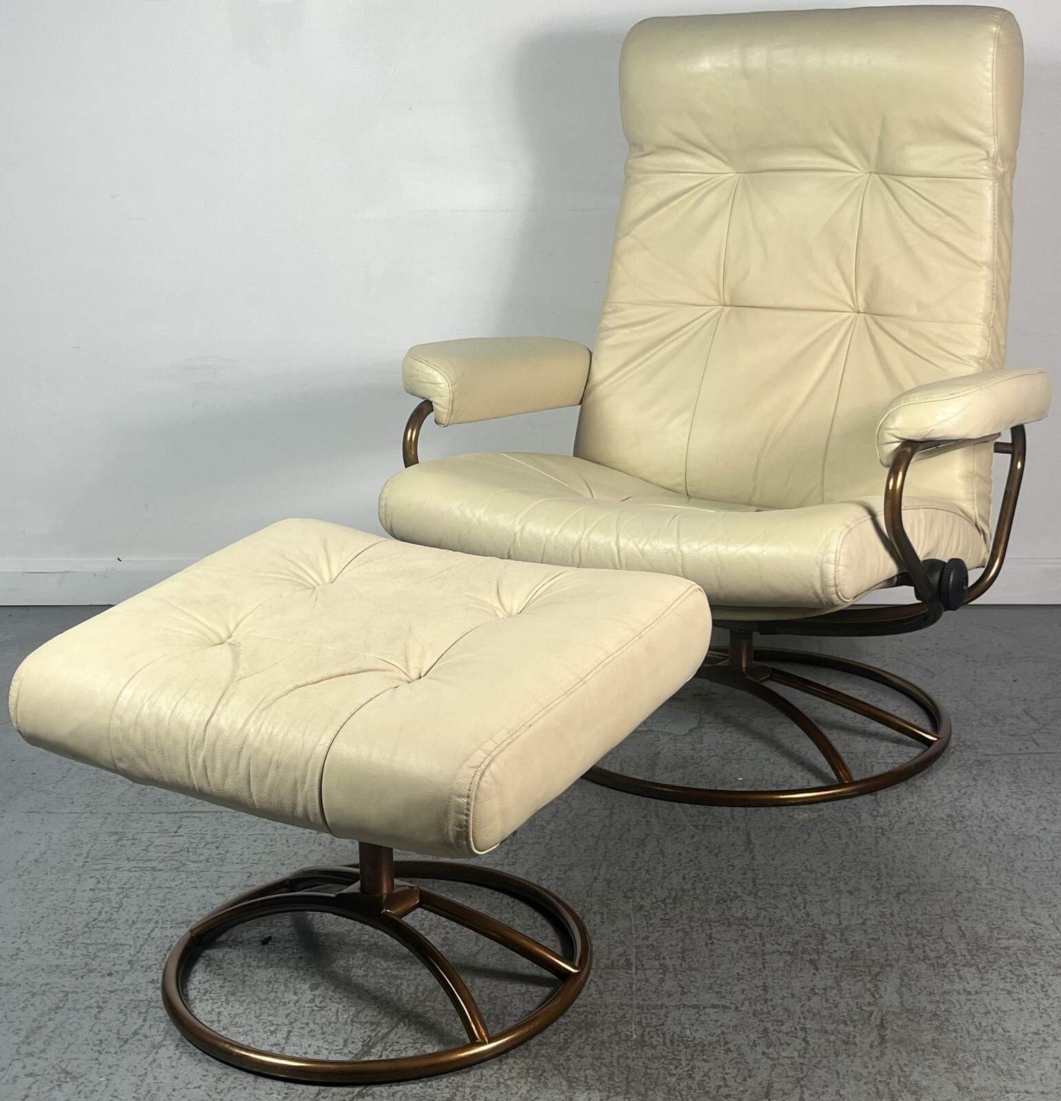 Vintage Mid Century Ekornes Stressless Recliner /Ottoman Cream Leather on Brass