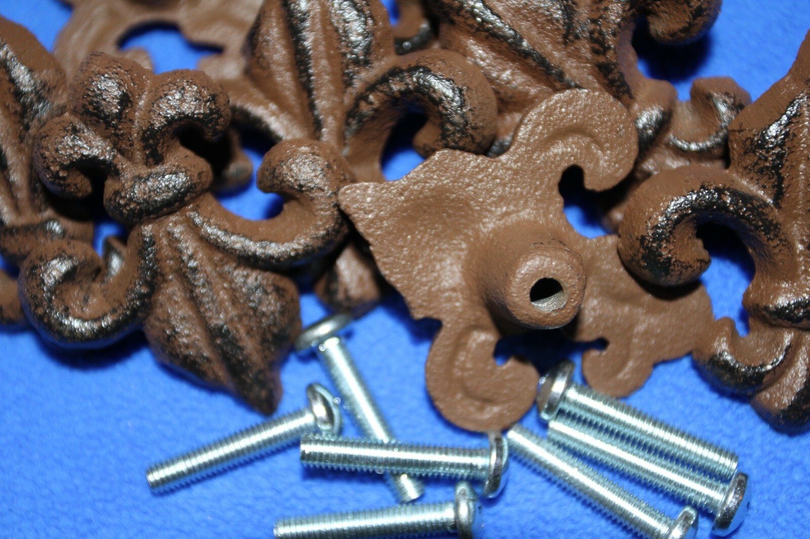 FLEUR DE LIS drawer/door pull,knob,Victorian decor,bath decor,gifts F-8