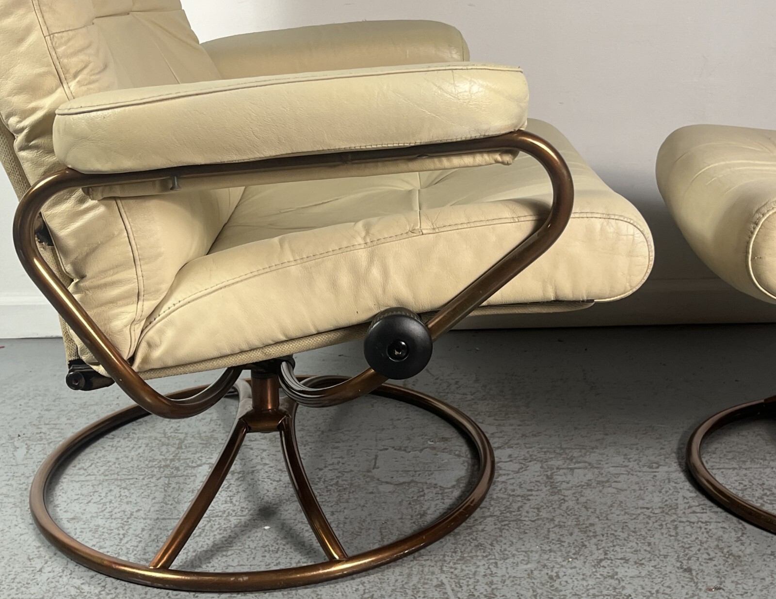 Vintage Mid Century Ekornes Stressless Recliner /Ottoman Cream Leather on Brass