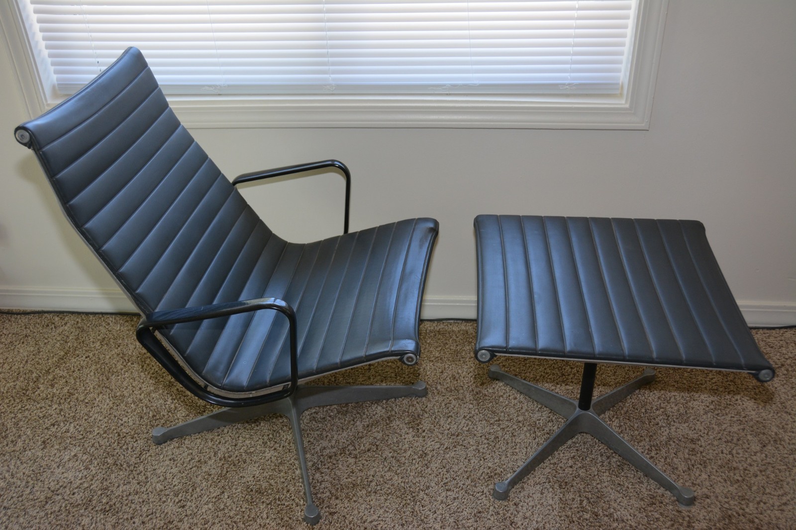 🌟 Vintage 🌟 Herman Miller Eames Leather Aluminum Group Lounge Chair & Ottoman