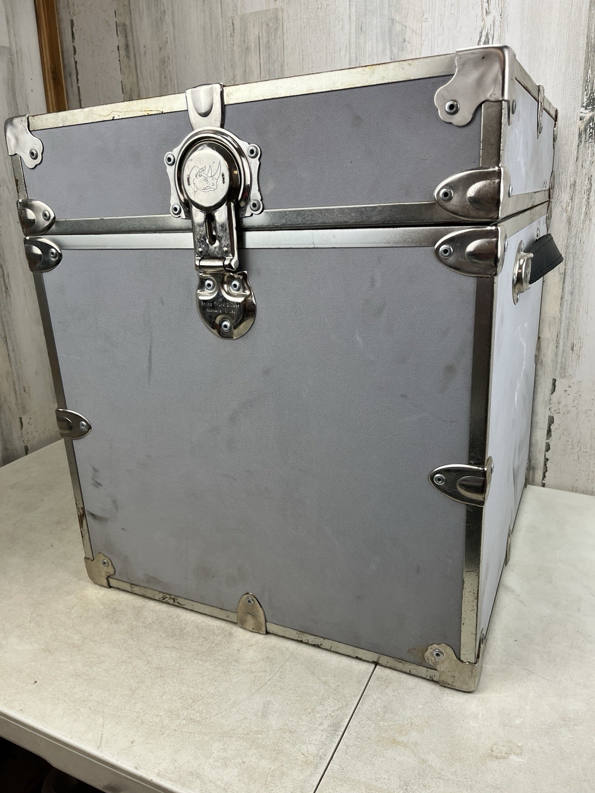 Rhino Storage Trunk Case Cubic Cube Footlocker 18x18x20.5 Gray – Pre-Owned Good