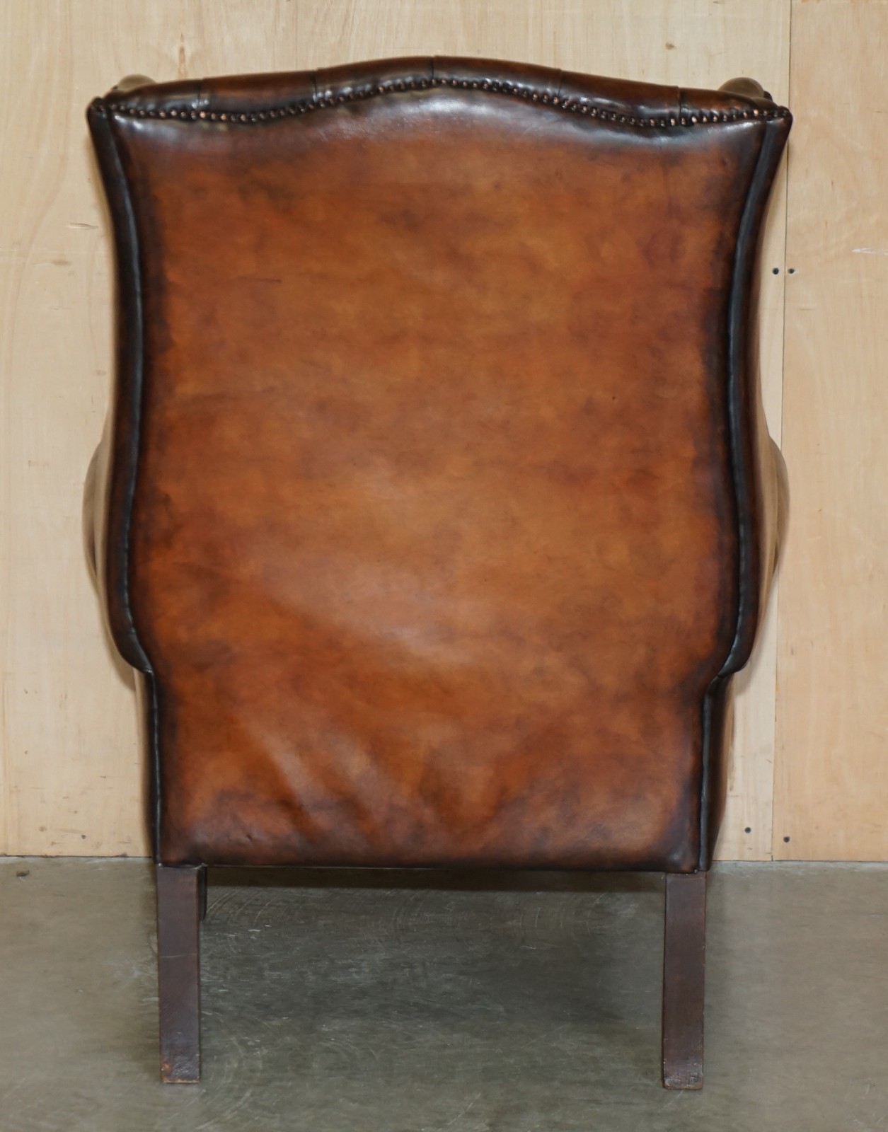 COMFORTABLE RESTORED WHISKEY BROWN LEATHER TUFTED CHESTERFIELD WINGBACK ARMCHAIR