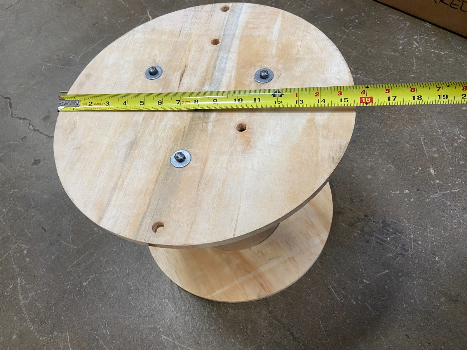(1) REEL 15 1/2 INCH ROUND 13 INCH TALL 8 INCH DRUM 1 1/4″ ARBOR HOLE