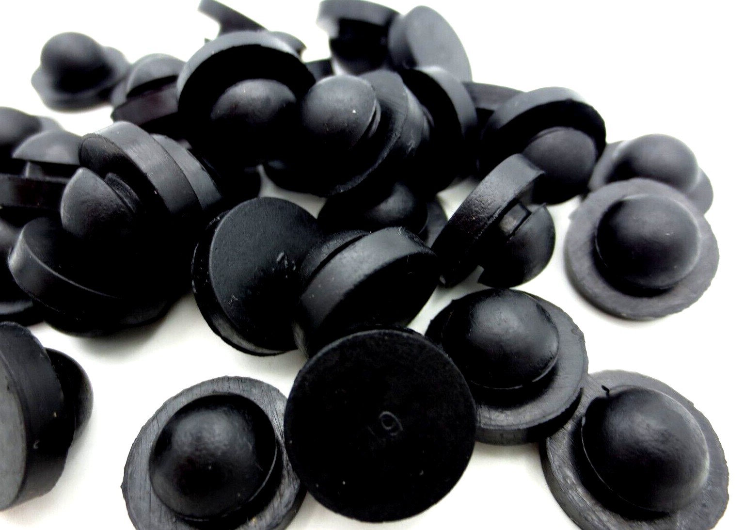 1/4″ Grommet Bumper Rubber Stem Pad Fit In 1/4″ Hole 1/16″ Panel, 9/16″ OD Pad