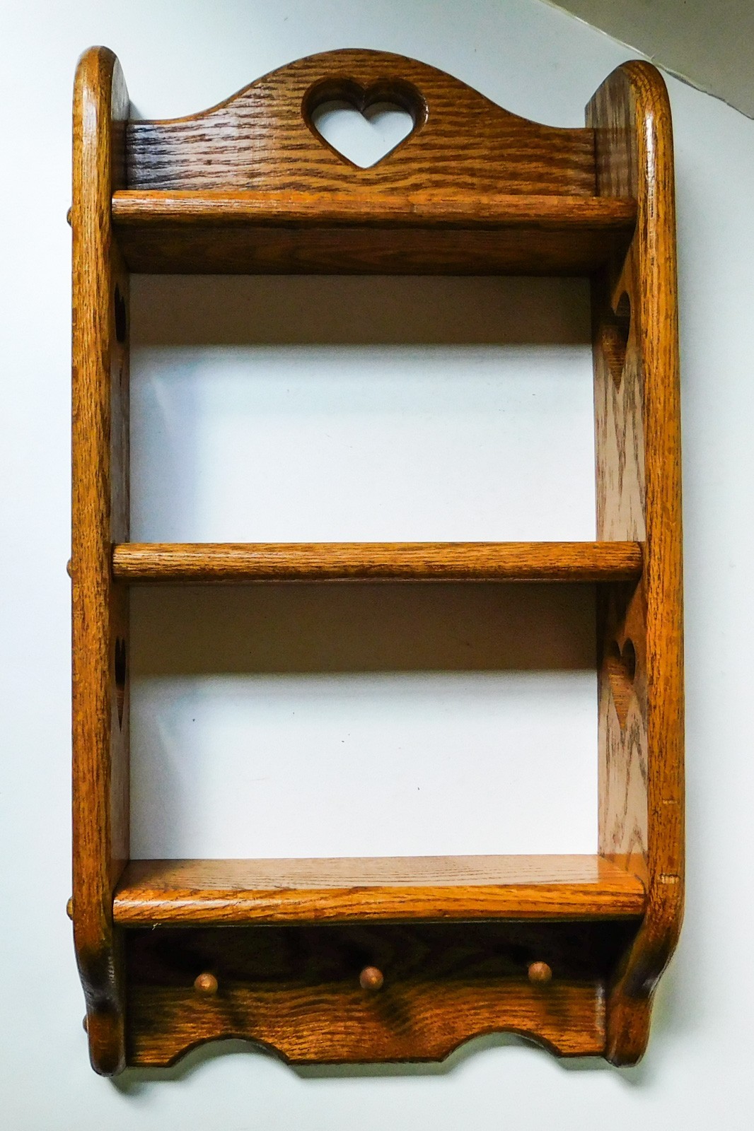 Vintage Oak Wood Heart Cutout Wall Shelf 3-Tier Pegs Scalloped 21 x 11-1/2