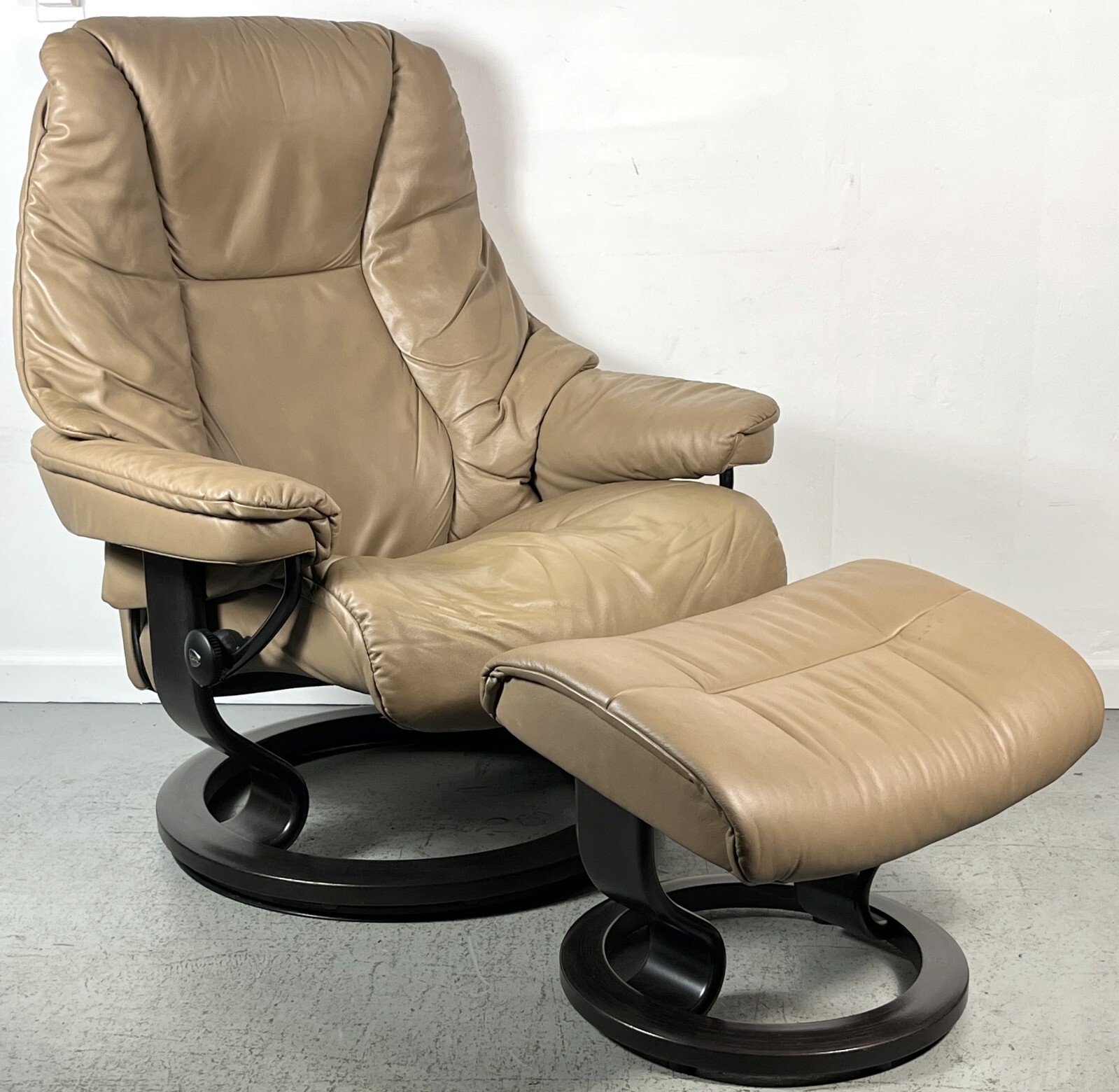 Ekornes Stressless Large “Live” Leather Swivel Recliner Chair and Ottoman