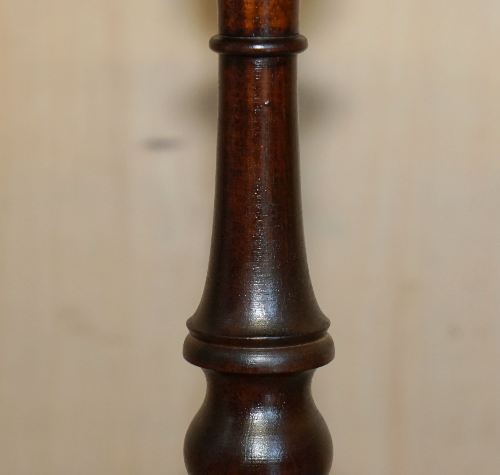 LOVELY GOLD LEAF EMBOSSED OXBLOOD LEATHER TRIPOD SIDE END LAMP WINE TABLE