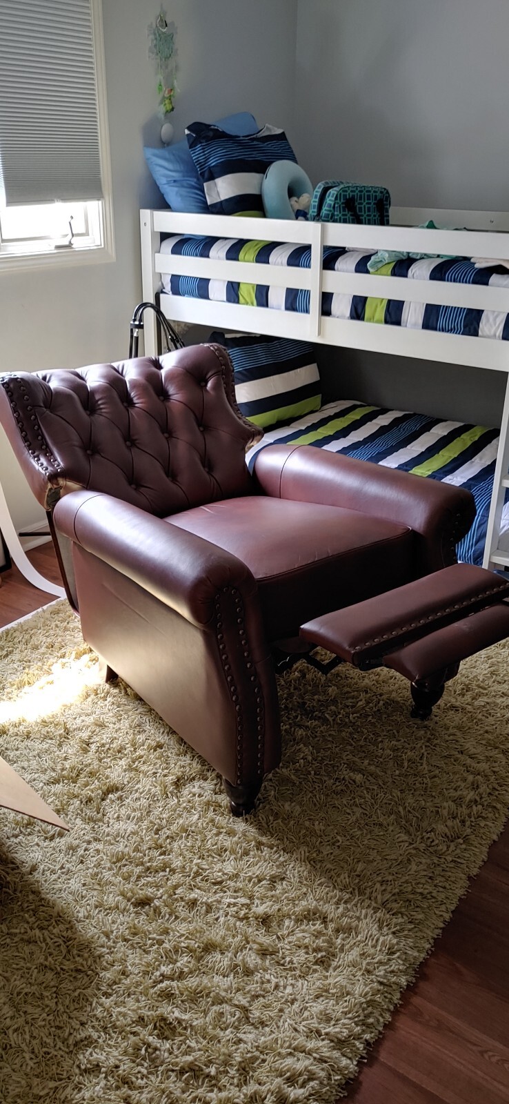 LEATHER RECLINER Brown, Only used for 3 months.