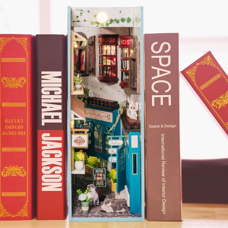 New Lovely Romantic Island Book Nook – Alley Shelf Insert – Bookcase with Light 