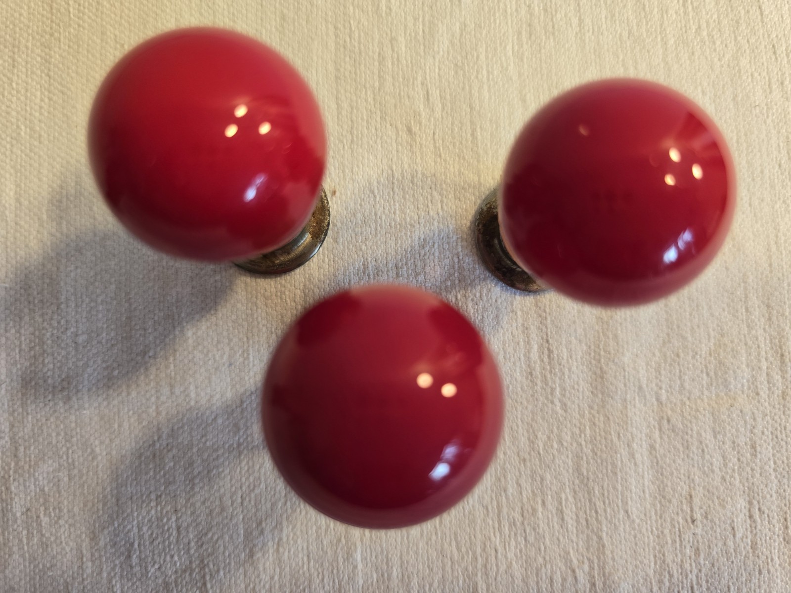 VINTAGE RED GLASS HOOSIER STYLE THREADED KNOB PULL SINGLE DRAWER W/SLEEVE