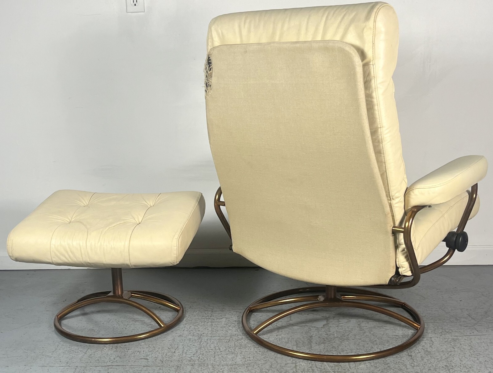 Vintage Mid Century Ekornes Stressless Recliner /Ottoman Cream Leather on Brass