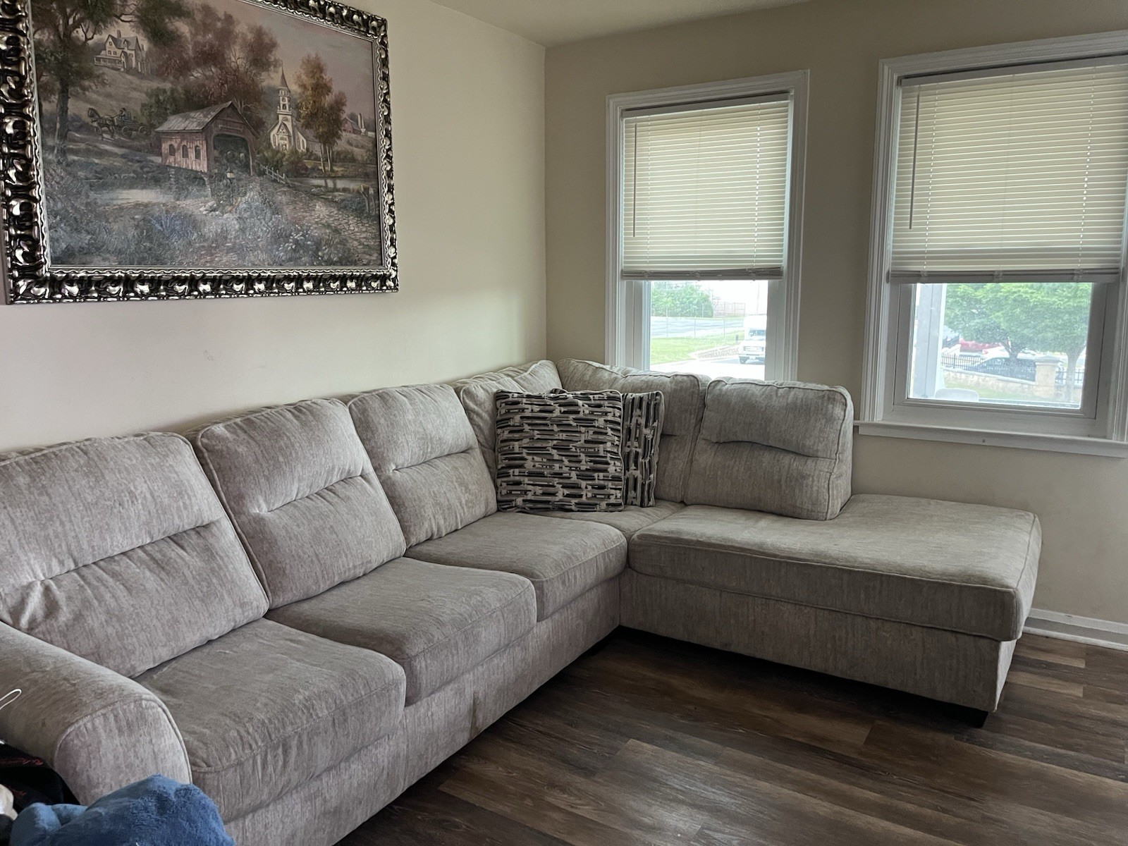 Couches $1000