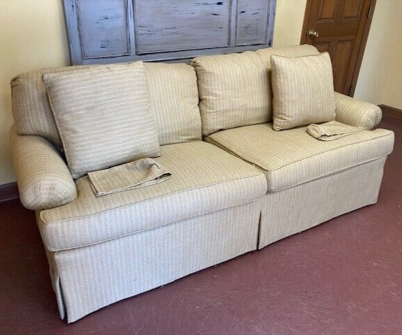 HICKORY CHAIR CO. CAROLYN COLLECTION SOFA, MED. MAHOGANY, EX. COND, ORIG. OWNER