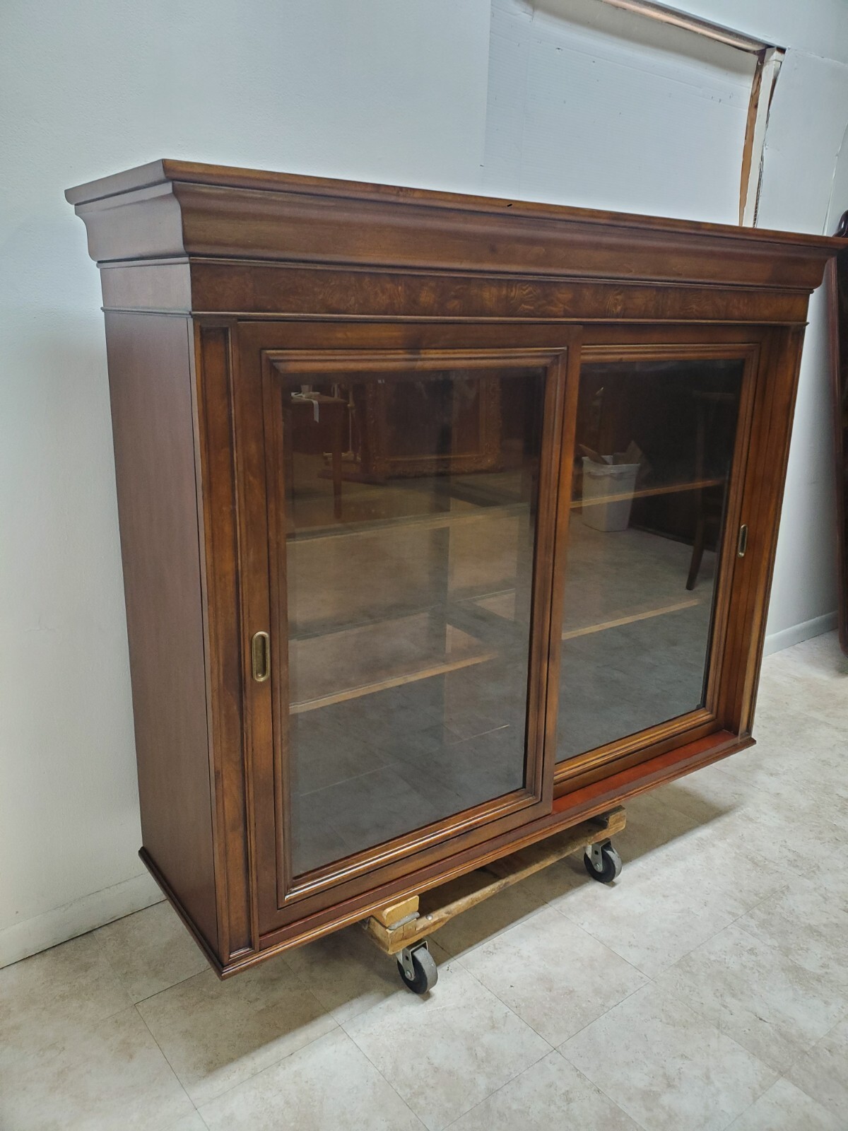 Ethan Allen Townhouse China Cabinet Breakfront Sliding Door Burlwood Hutch Top