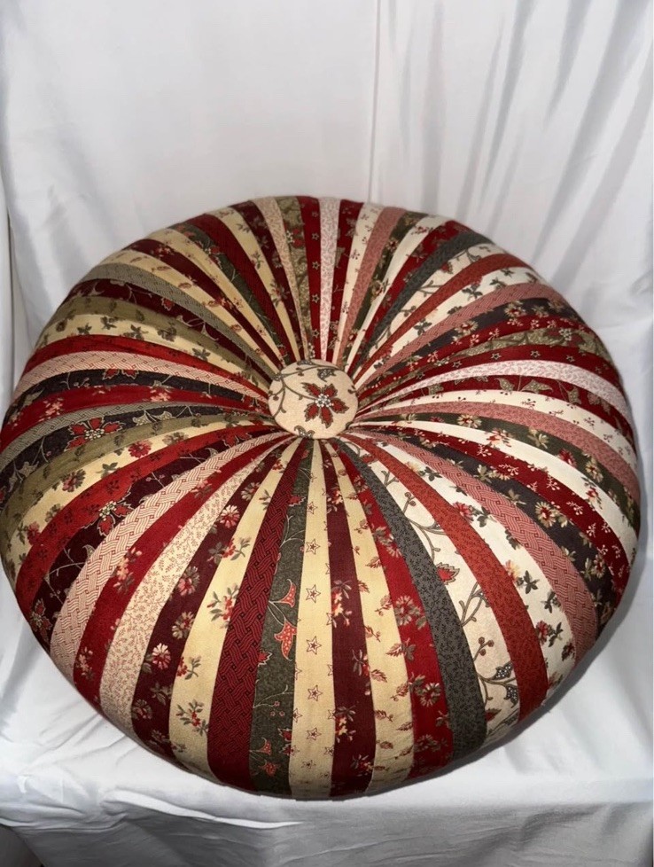 Patchwork Tuffet Pouf Footstool Ottoman Floral Boho 4 Wood Legs Quilted Handmade
