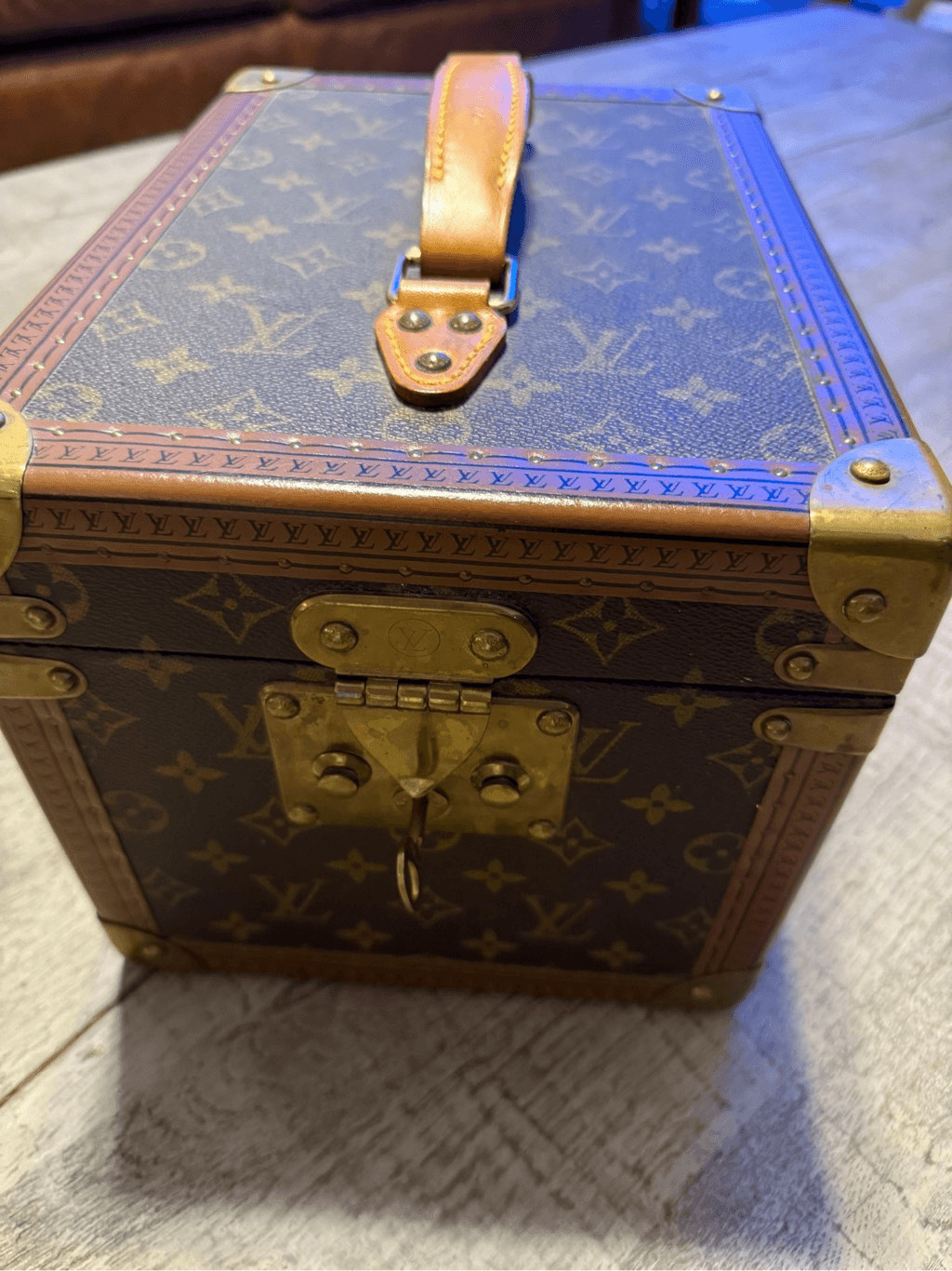 100 authentic Louis Vuitton trunk