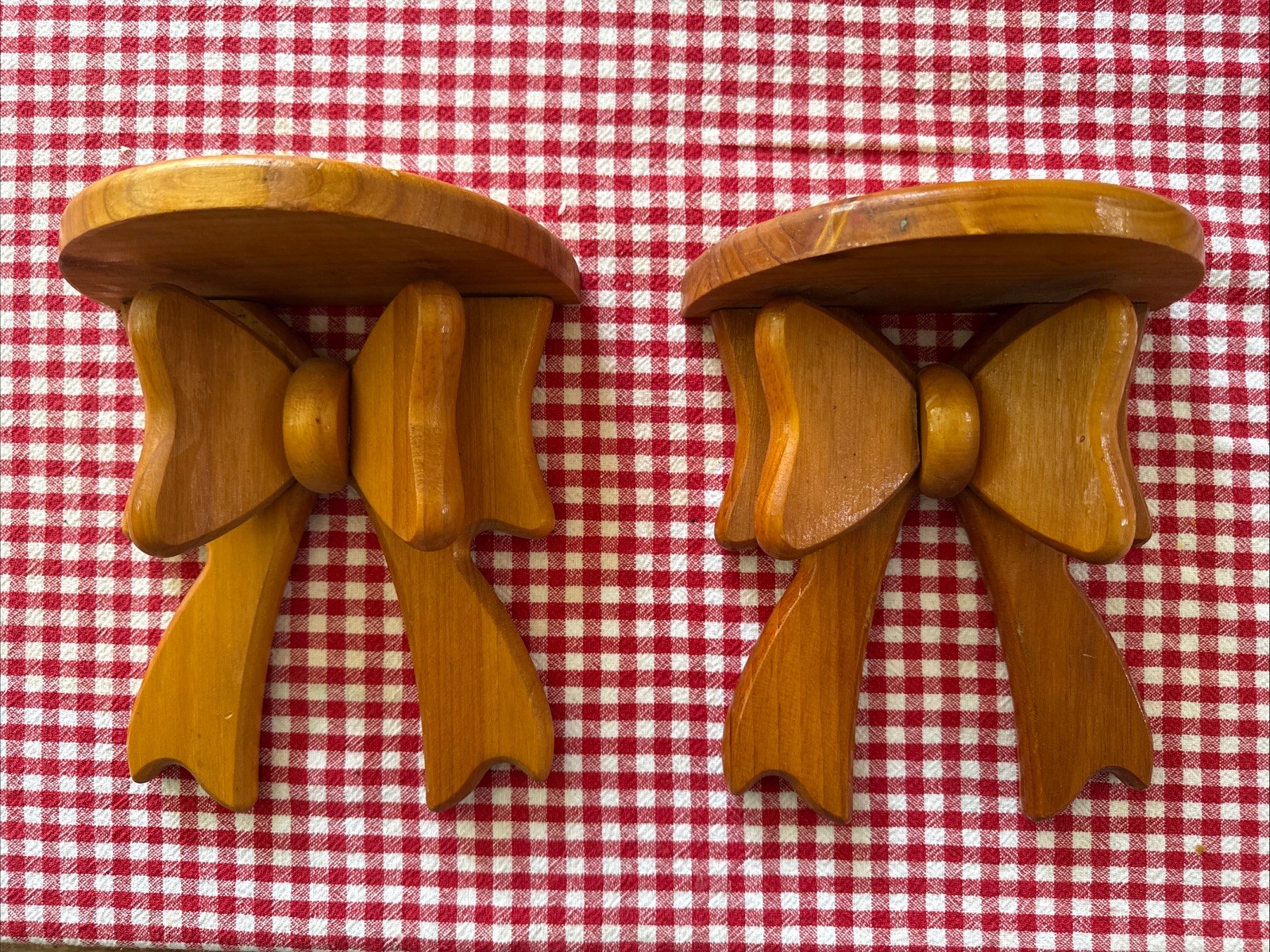 Vtg Pair of 2 Wooden Bow Hanging Wall Shelves Display Country Cottage Decor